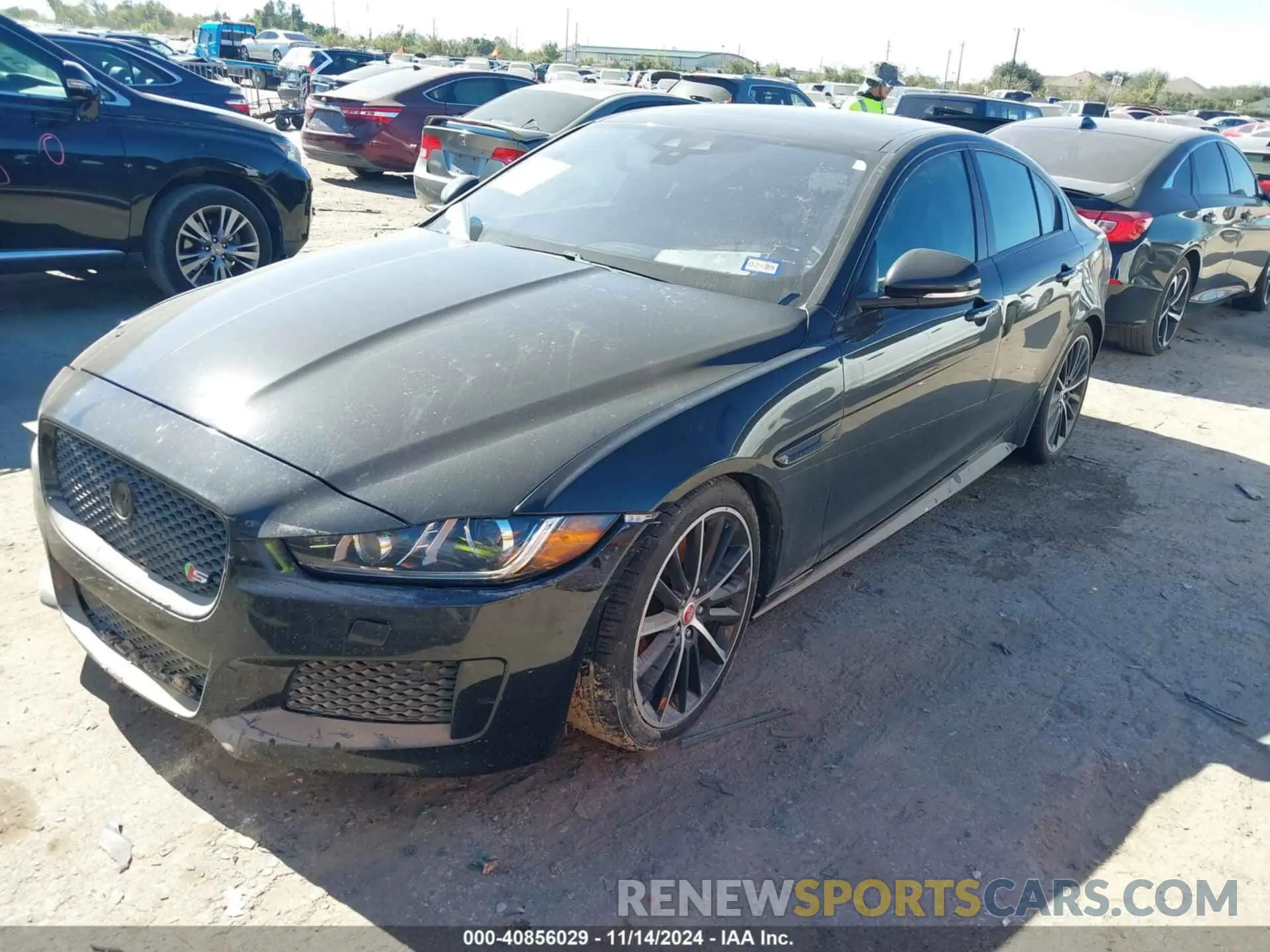 2 Фотография поврежденного автомобиля SAJAG4FVXKCP48915 JAGUAR XE 2019