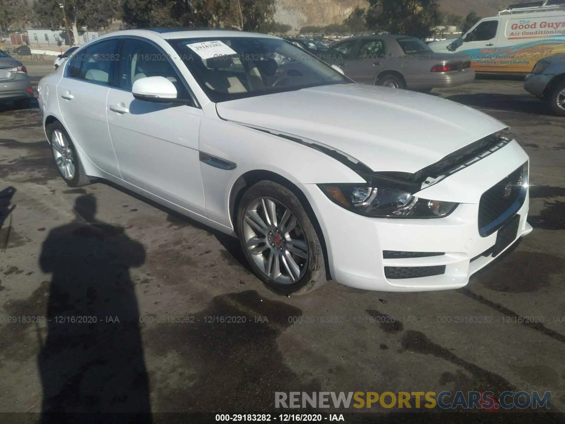 1 Фотография поврежденного автомобиля SAJAJ4FN0KCP47807 JAGUAR XE 2019