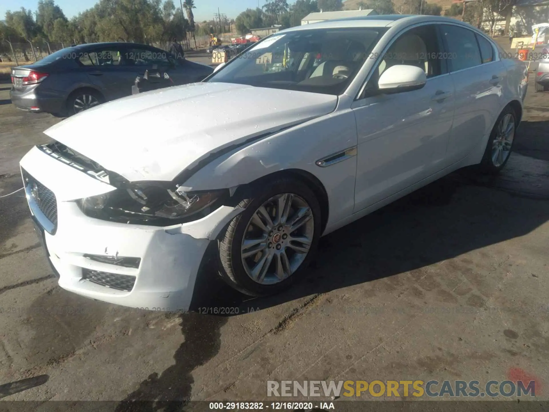 2 Фотография поврежденного автомобиля SAJAJ4FN0KCP47807 JAGUAR XE 2019