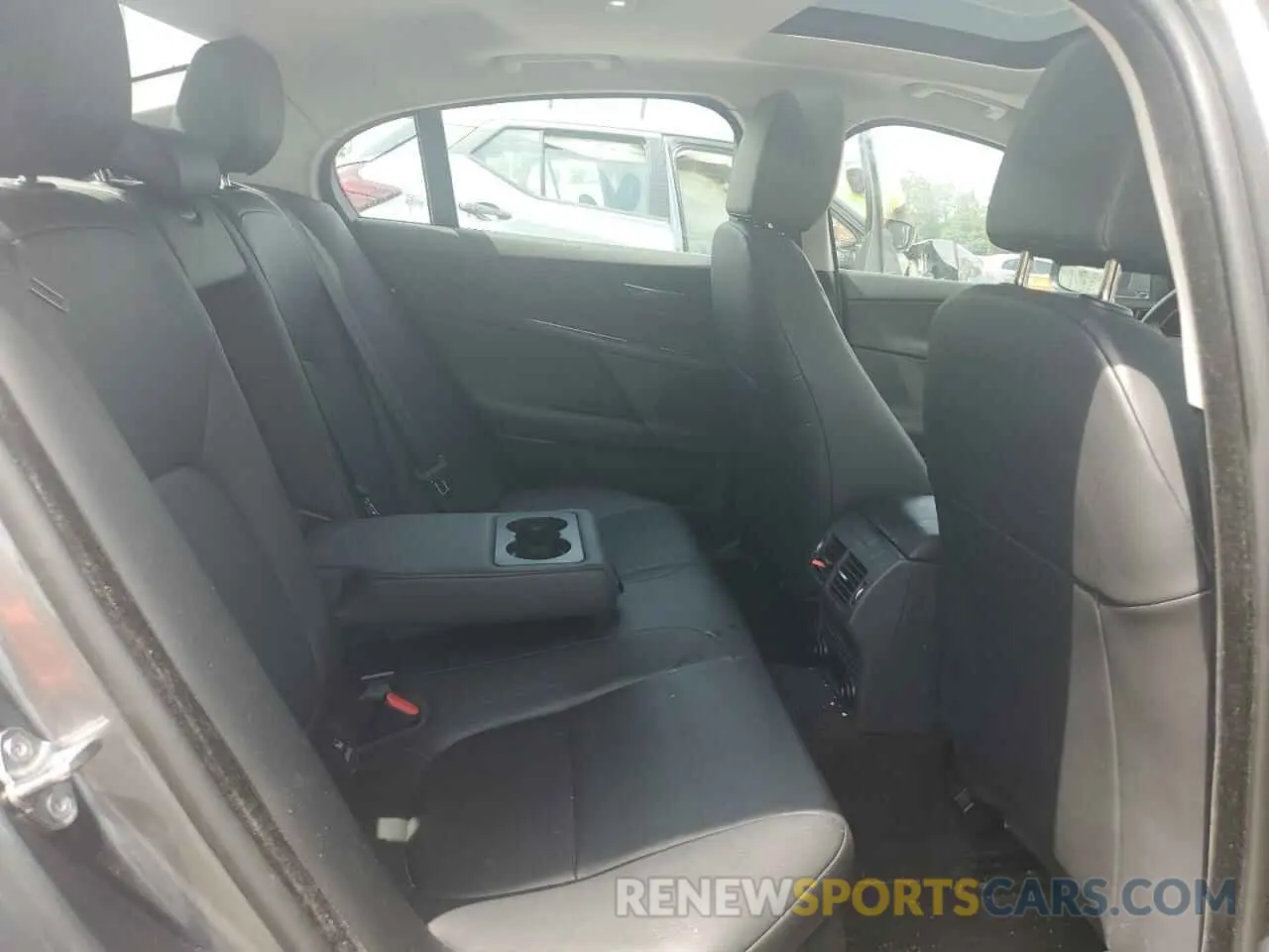 10 Photograph of a damaged car SAJAJ4FX2KCP44134 JAGUAR XE 2019