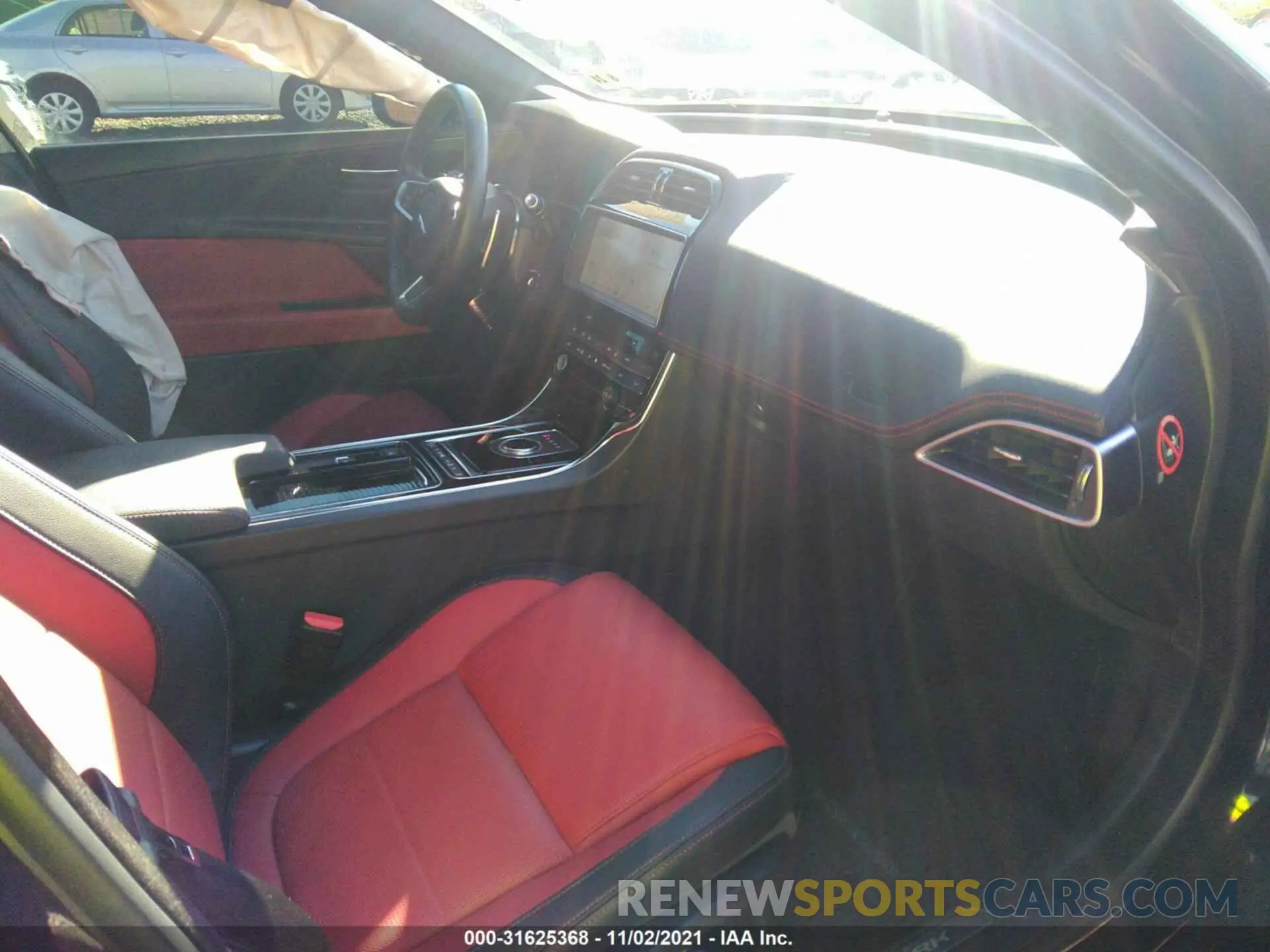 5 Фотография поврежденного автомобиля SAJAP4FX1KCP51610 JAGUAR XE 2019
