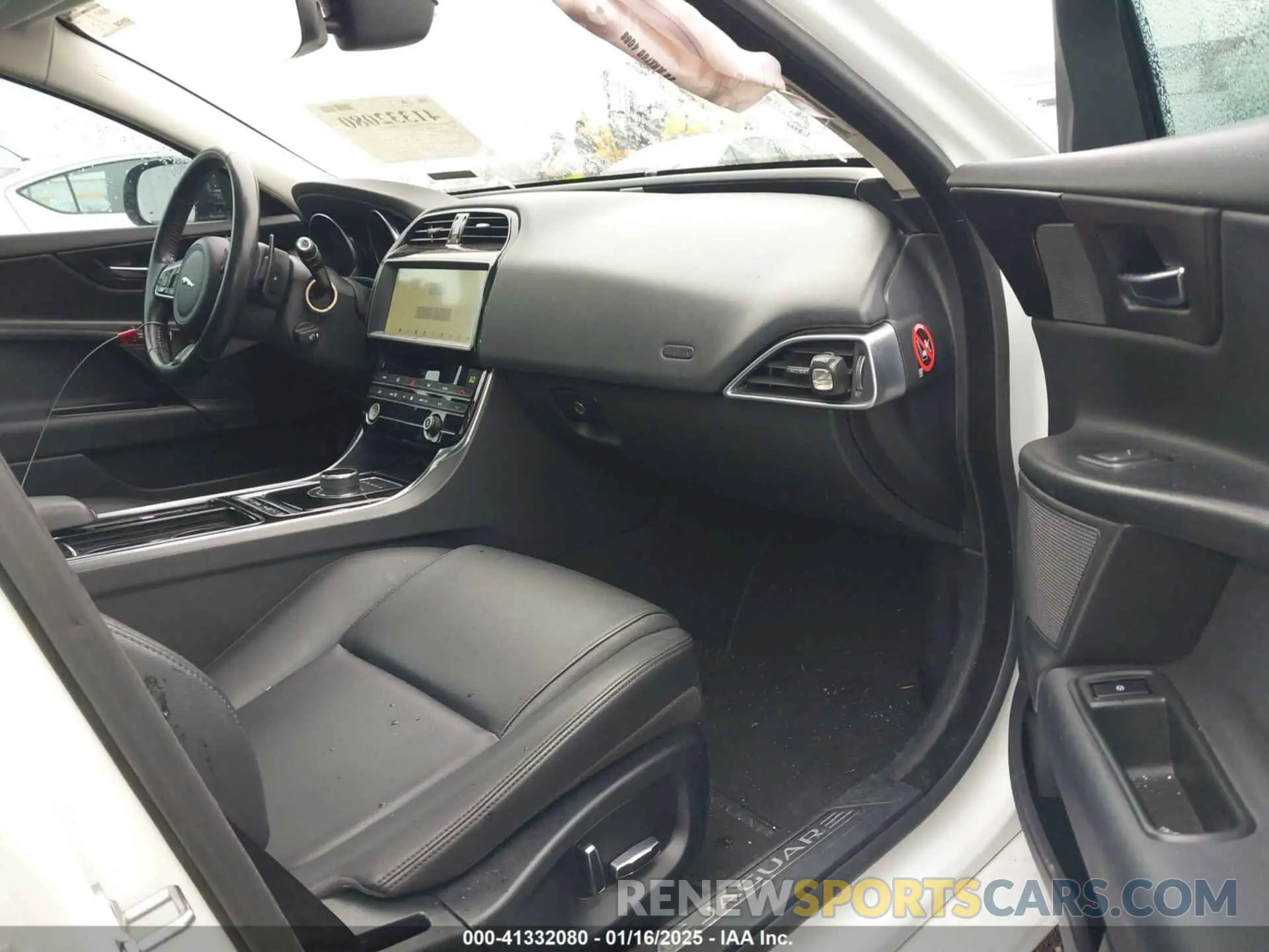 5 Photograph of a damaged car SAJAR4FX0KCP52659 JAGUAR XE 2019