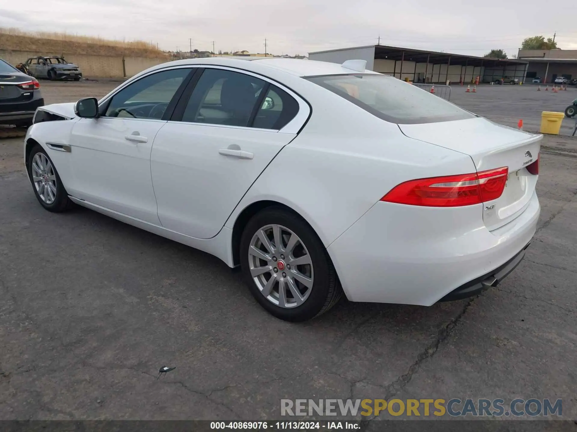 3 Фотография поврежденного автомобиля SAJAR4FX2KCP44224 JAGUAR XE 2019