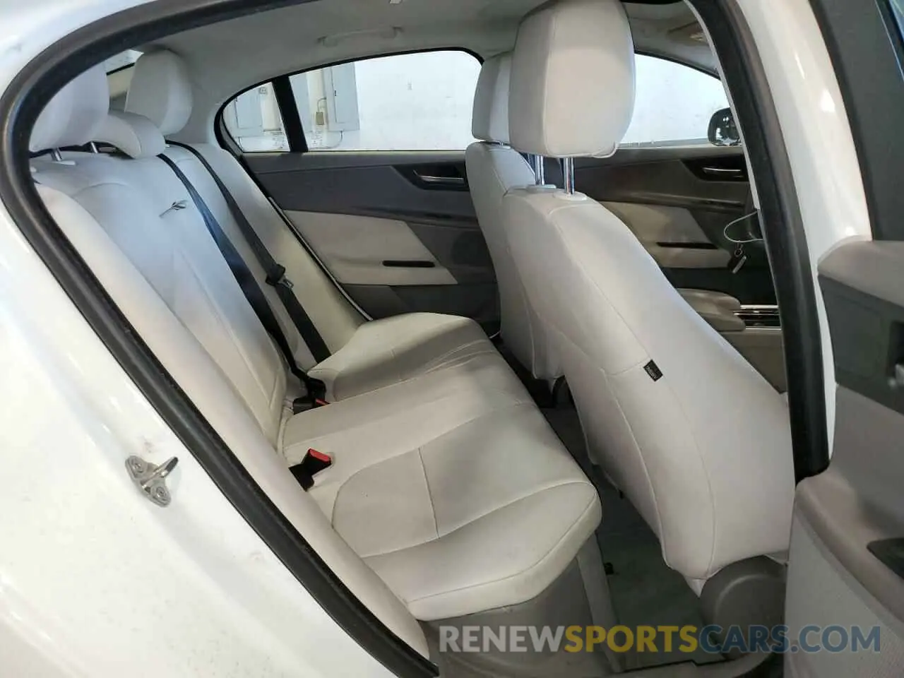 10 Фотография поврежденного автомобиля SAJAR4FX3KCP48279 JAGUAR XE 2019