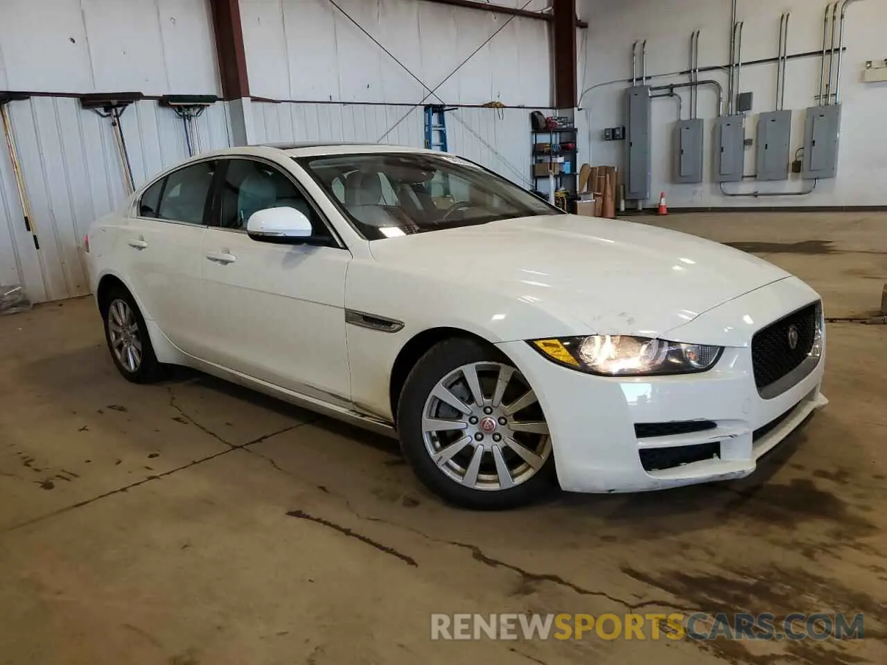 4 Фотография поврежденного автомобиля SAJAR4FX3KCP48279 JAGUAR XE 2019