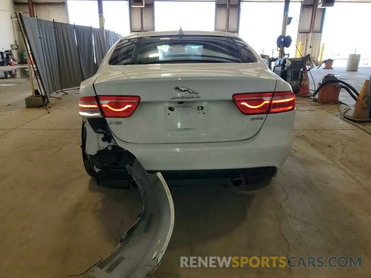 6 Фотография поврежденного автомобиля SAJAR4FX3KCP48279 JAGUAR XE 2019