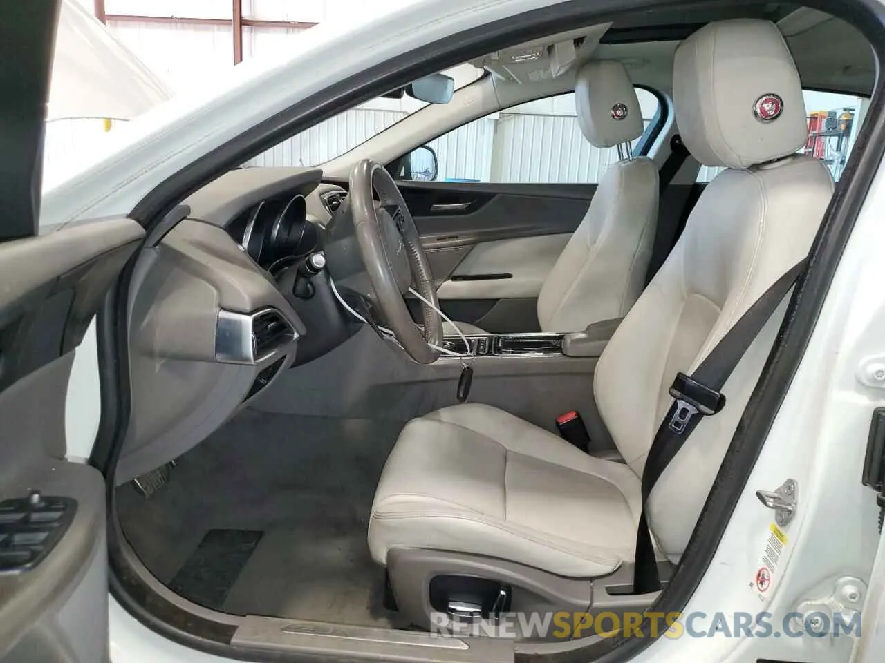 7 Фотография поврежденного автомобиля SAJAR4FX3KCP48279 JAGUAR XE 2019