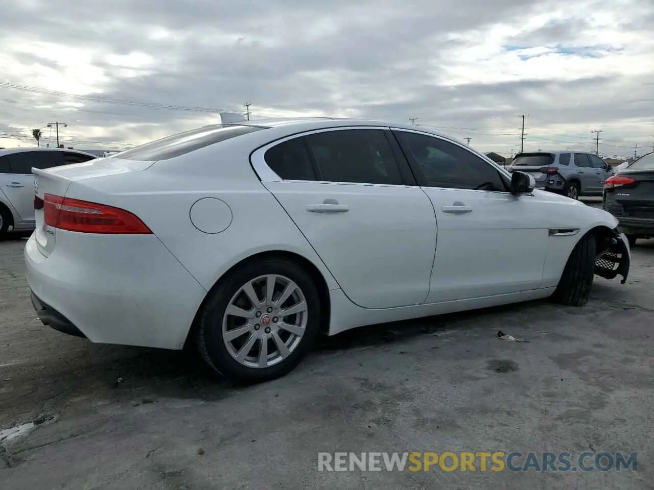 3 Фотография поврежденного автомобиля SAJAR4FX3KCP49951 JAGUAR XE 2019
