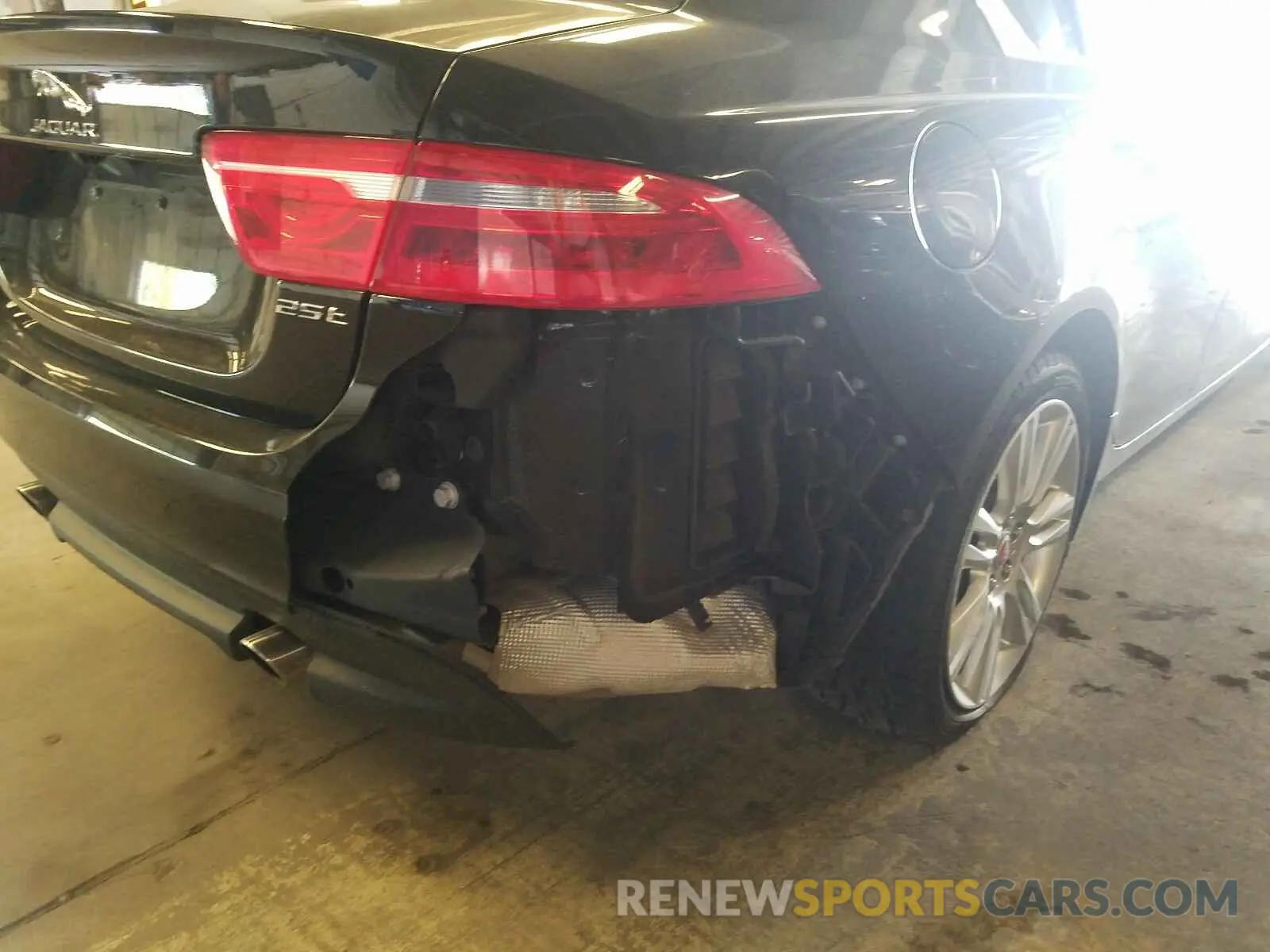 10 Photograph of a damaged car SAJAR4FX6KCP52875 JAGUAR XE 2019