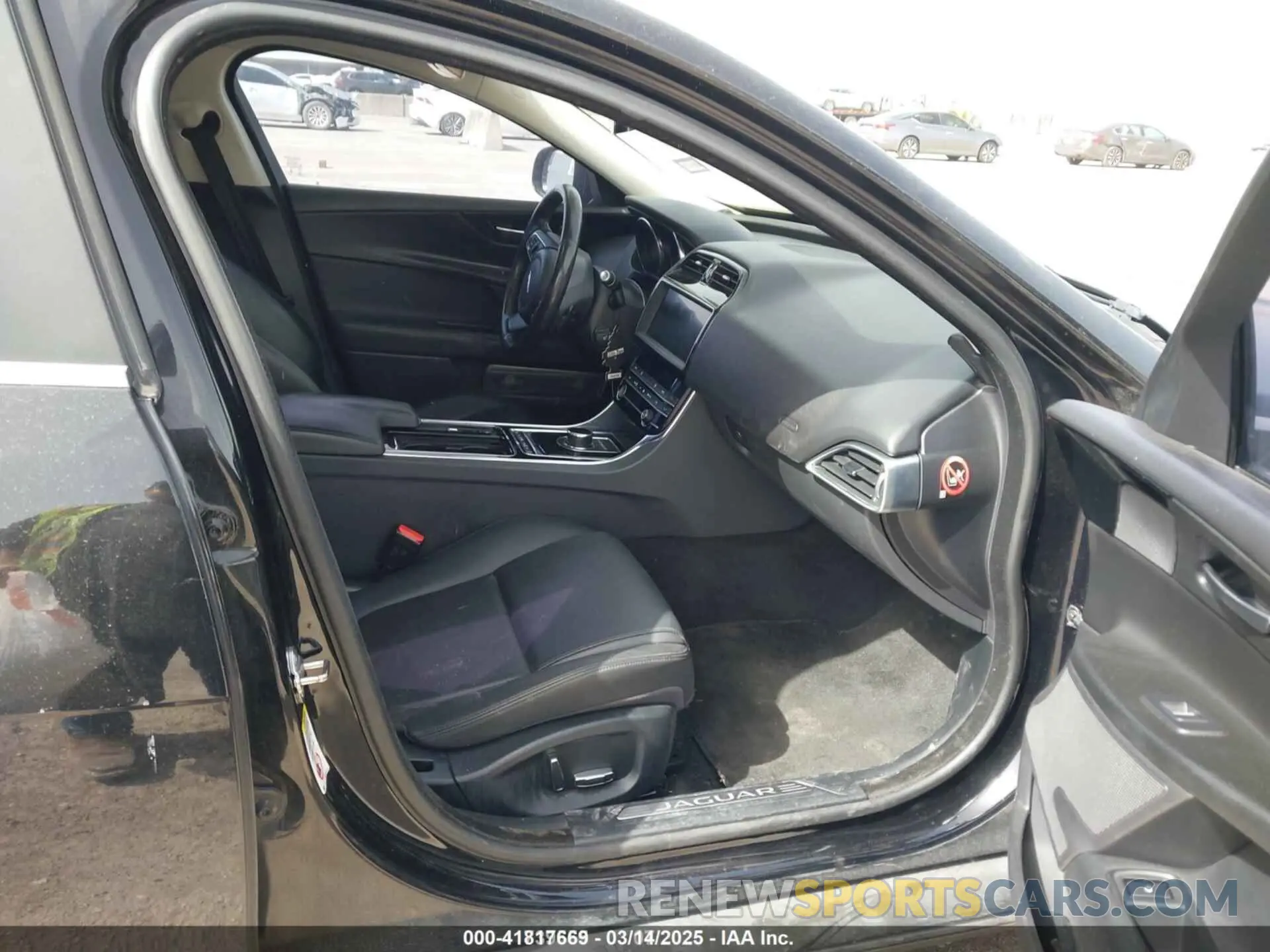 5 Photograph of a damaged car SAJAS4FX2KCP52702 JAGUAR XE 2019