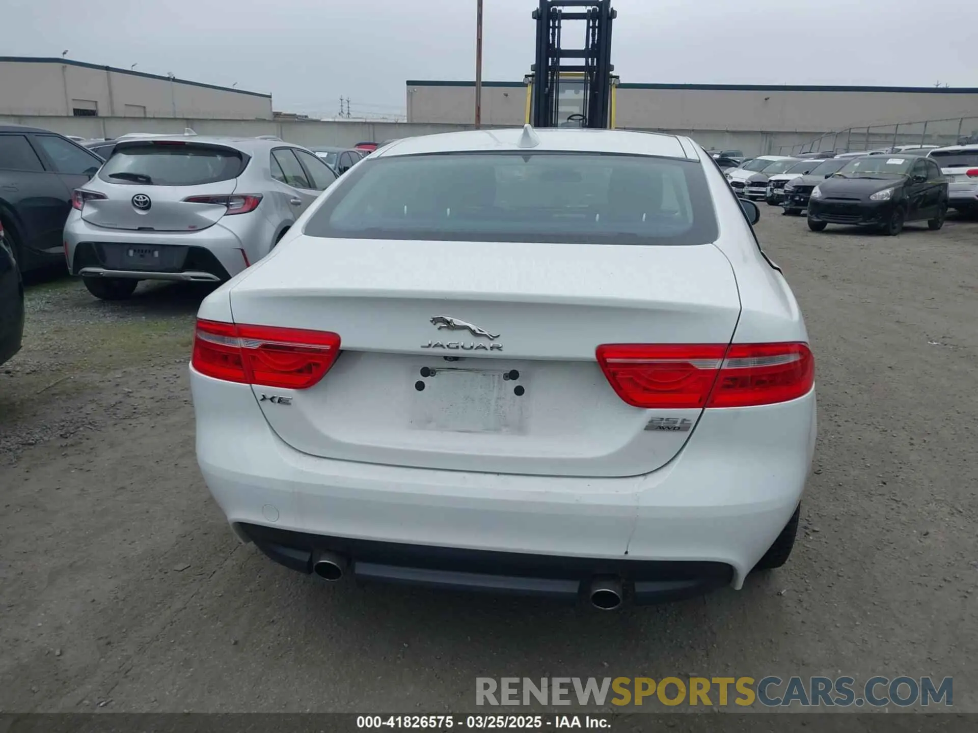 16 Photograph of a damaged car SAJAS4FX3KCP52756 JAGUAR XE 2019