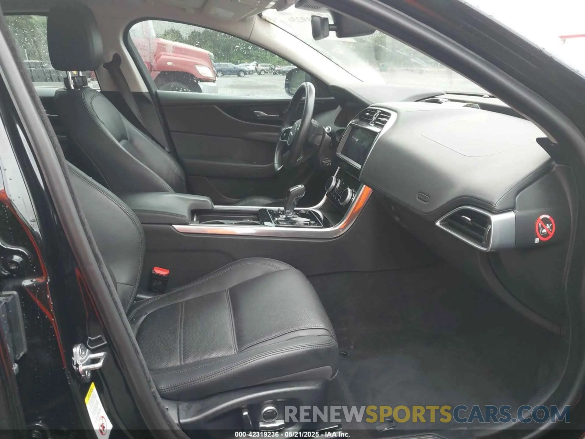 5 Photograph of a damaged car SAJAE4FX1LCP56555 JAGUAR XE 2020
