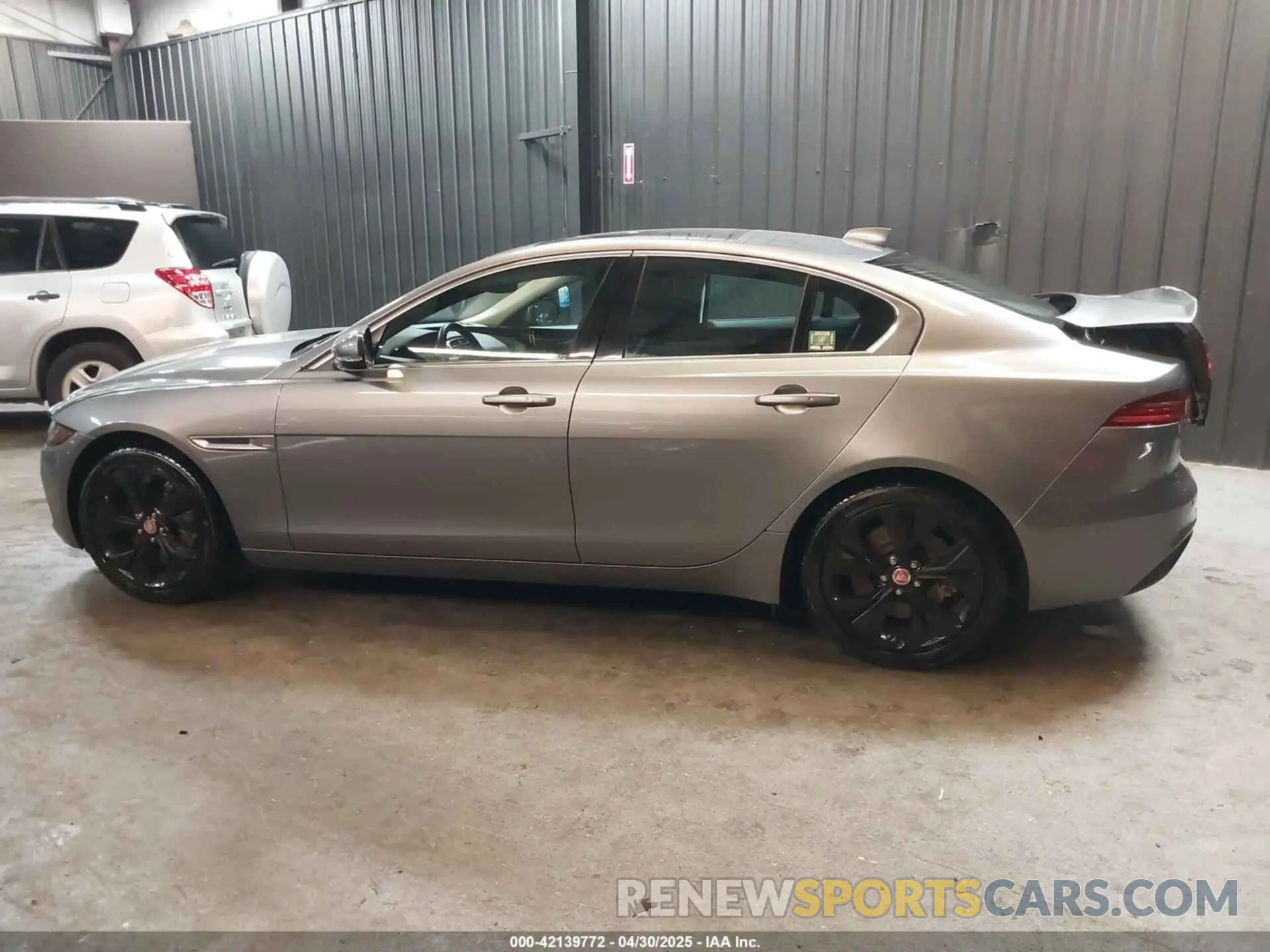 14 Фотография поврежденного автомобиля SAJAJ4FX3LCP58609 JAGUAR XE 2020