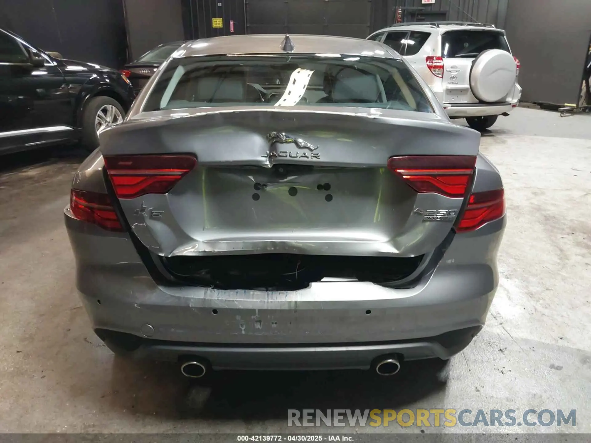 16 Фотография поврежденного автомобиля SAJAJ4FX3LCP58609 JAGUAR XE 2020