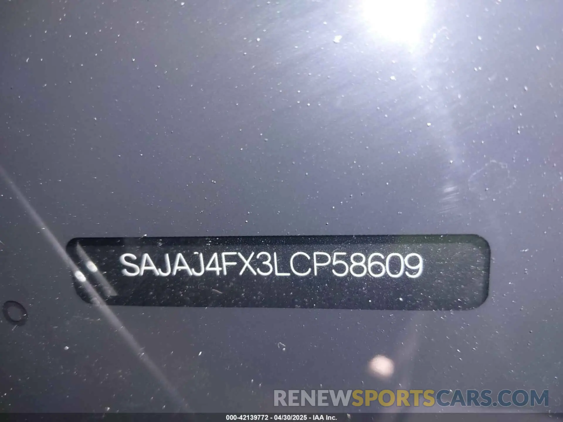 17 Фотография поврежденного автомобиля SAJAJ4FX3LCP58609 JAGUAR XE 2020