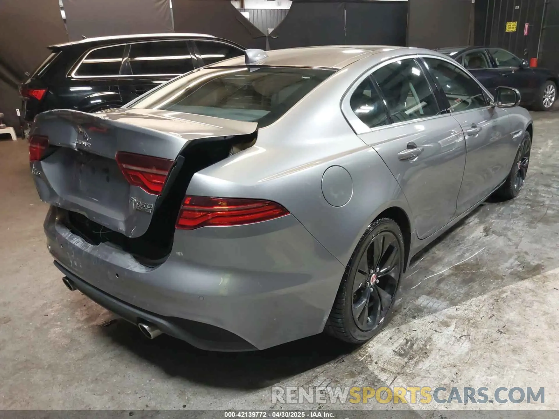 4 Фотография поврежденного автомобиля SAJAJ4FX3LCP58609 JAGUAR XE 2020