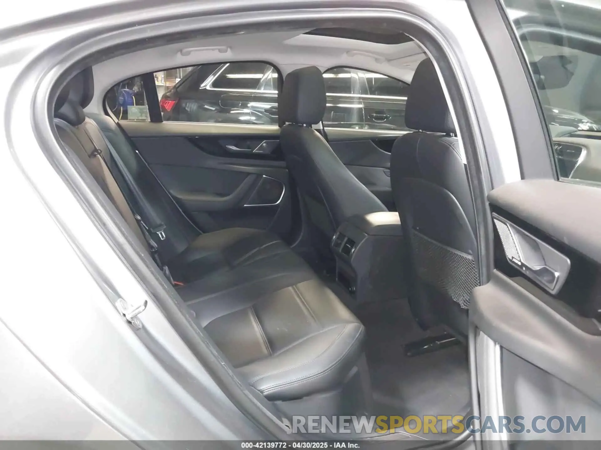 8 Фотография поврежденного автомобиля SAJAJ4FX3LCP58609 JAGUAR XE 2020