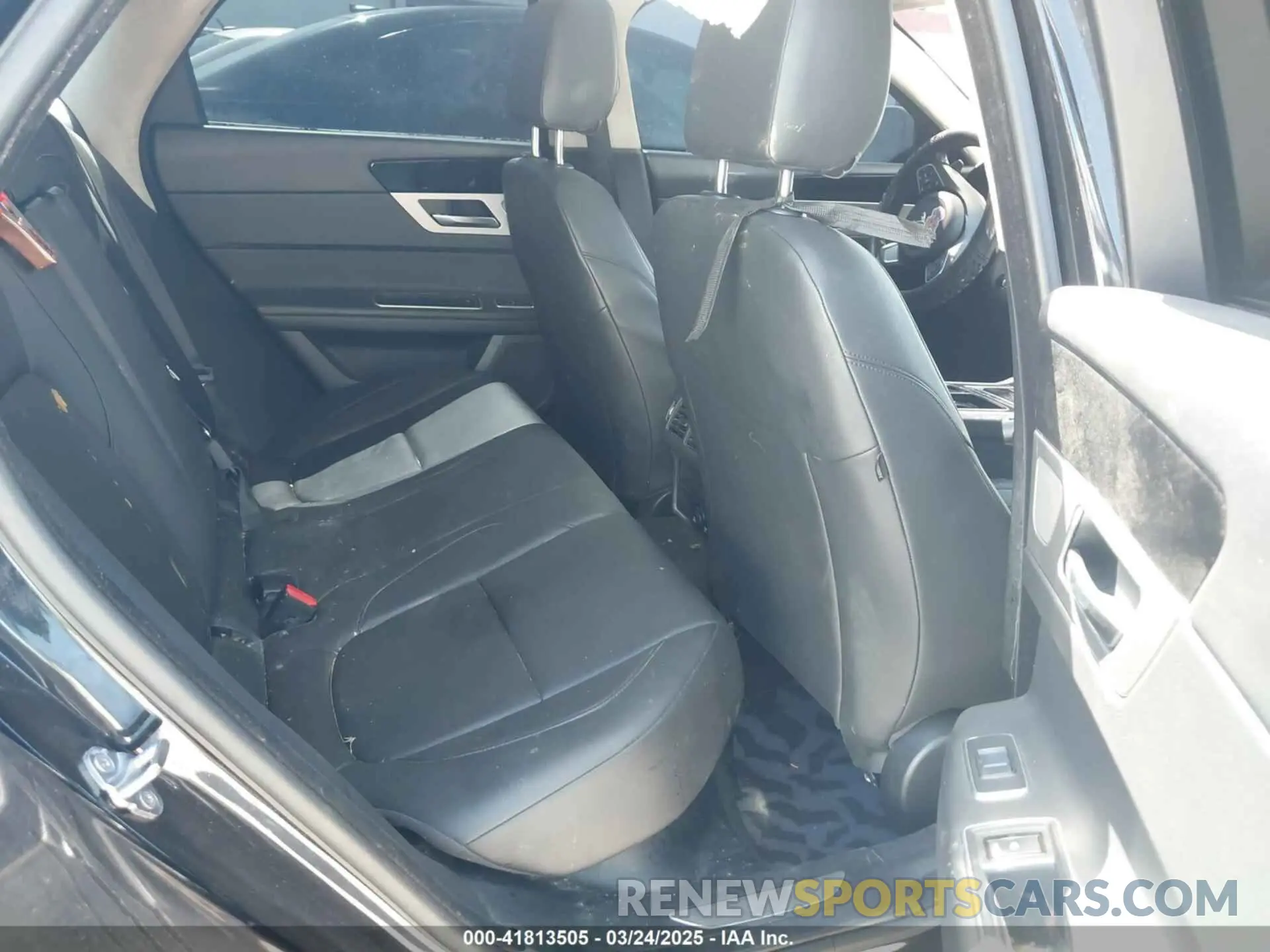 8 Photograph of a damaged car SAJBD4FX3KCY79425 JAGUAR XF 2019
