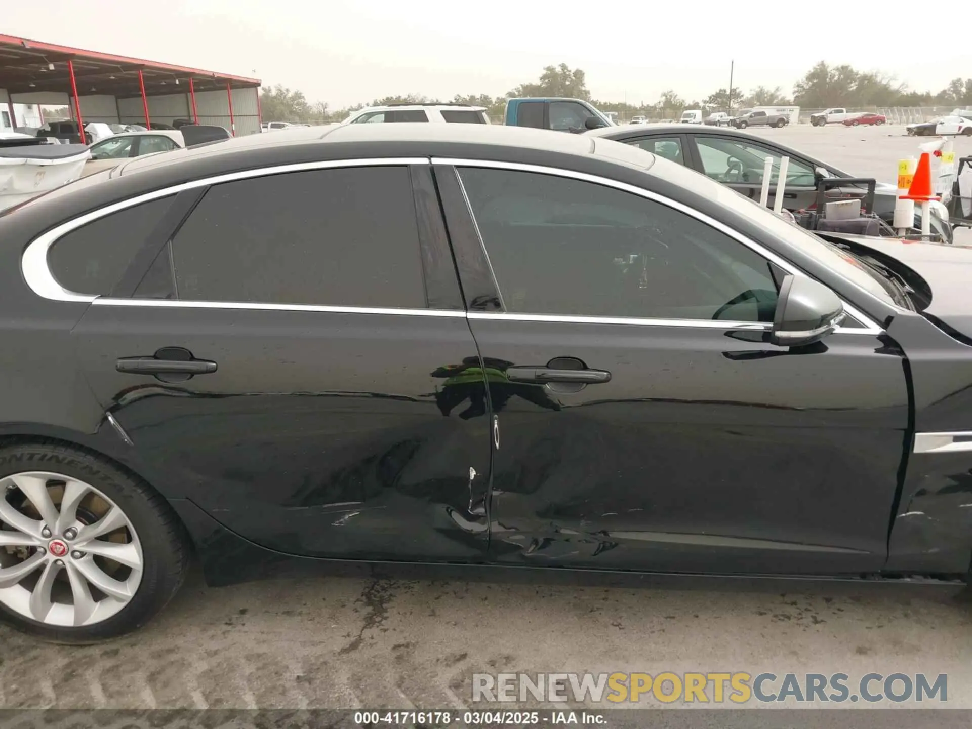 13 Фотография поврежденного автомобиля SAJBD4FX4KCY79210 JAGUAR XF 2019