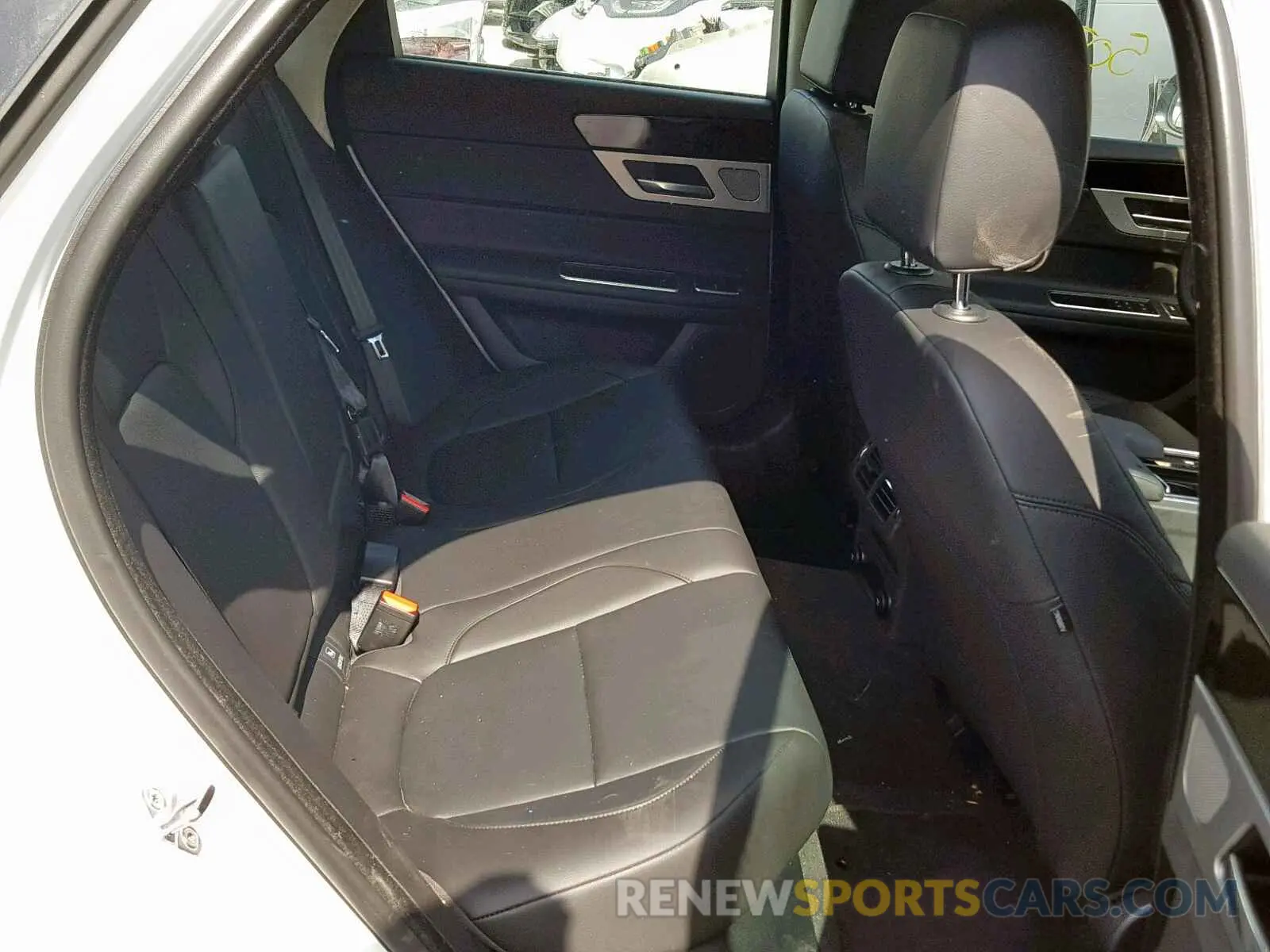 6 Photograph of a damaged car SAJBJ4FX3KCY78932 JAGUAR XF 2019