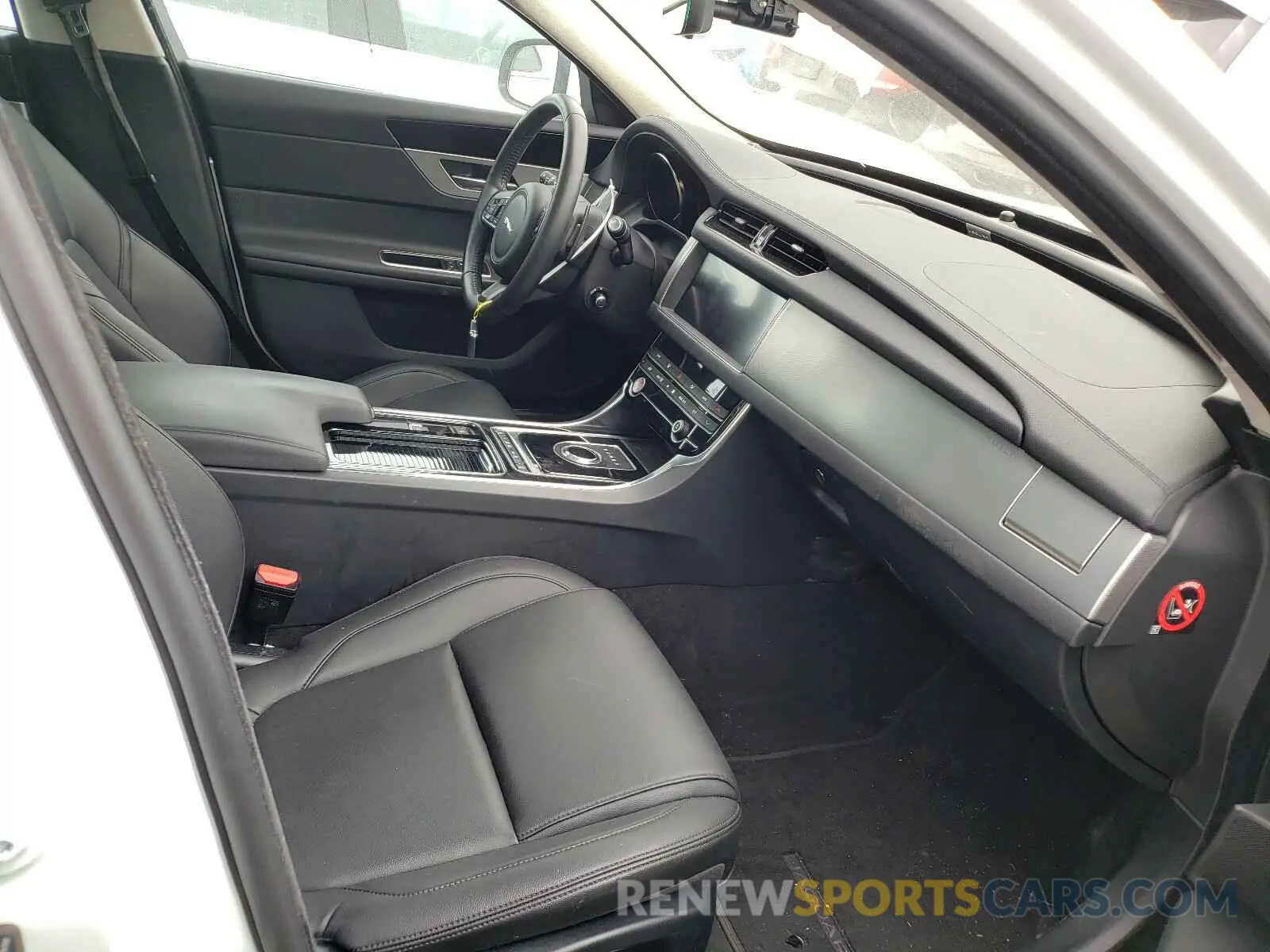 5 Photograph of a damaged car SAJBJ4FX4KCY79250 JAGUAR XF 2019