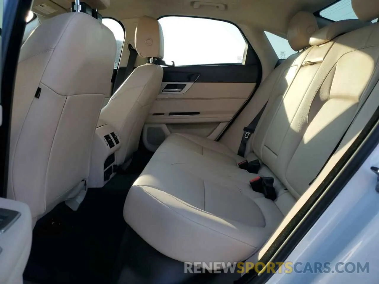10 Фотография поврежденного автомобиля SAJBJ4FX4KCY81323 JAGUAR XF 2019