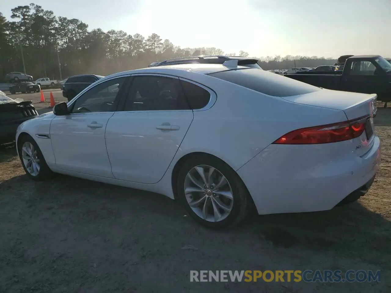 2 Фотография поврежденного автомобиля SAJBJ4FX4KCY81323 JAGUAR XF 2019