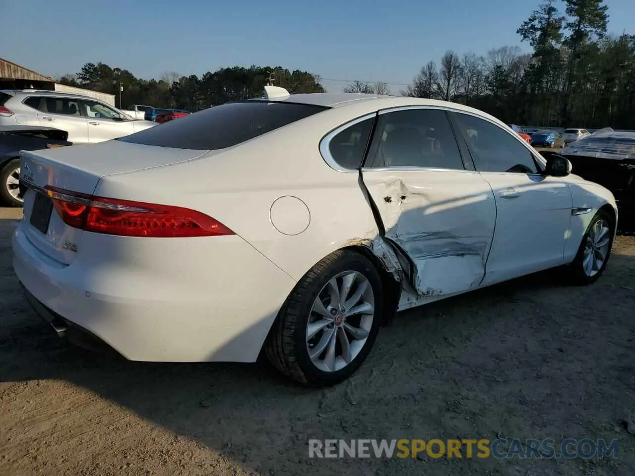 3 Фотография поврежденного автомобиля SAJBJ4FX4KCY81323 JAGUAR XF 2019