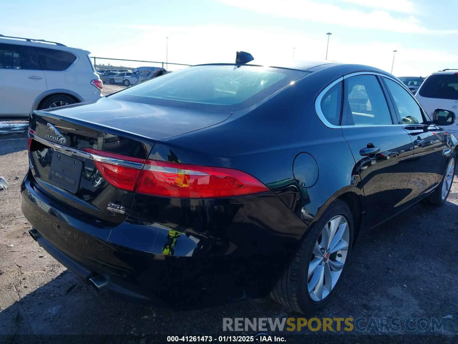 4 Фотография поврежденного автомобиля SAJBJ4FX5KCY78947 JAGUAR XF 2019