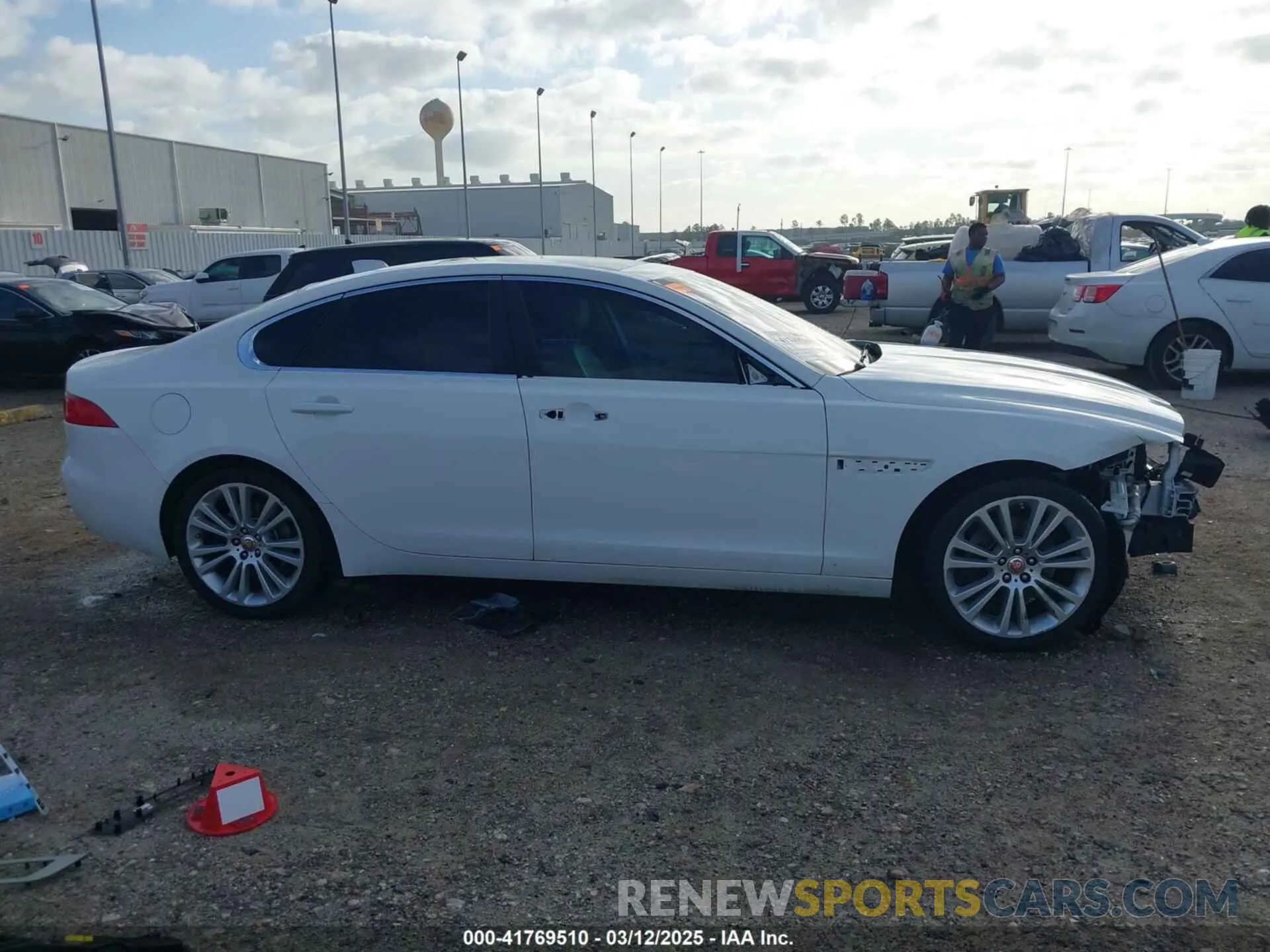 14 Photograph of a damaged car SAJBD4FX5LCY83283 JAGUAR XF 2020
