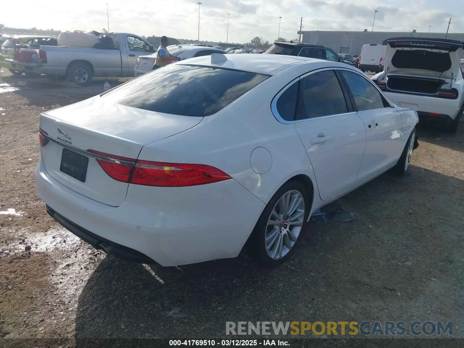 4 Photograph of a damaged car SAJBD4FX5LCY83283 JAGUAR XF 2020