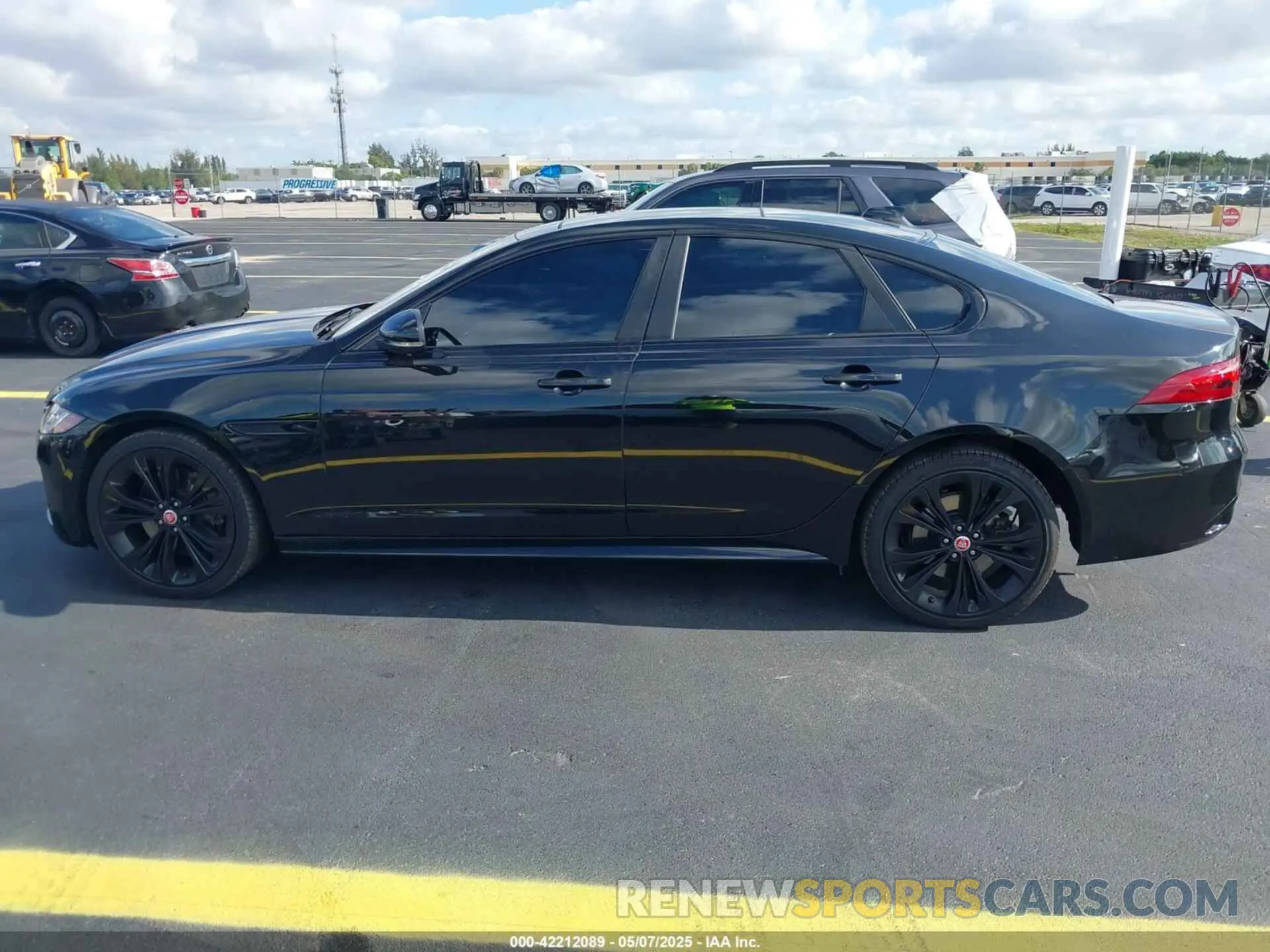 14 Photograph of a damaged car SAJBL4GX3MCY88730 JAGUAR XF 2021