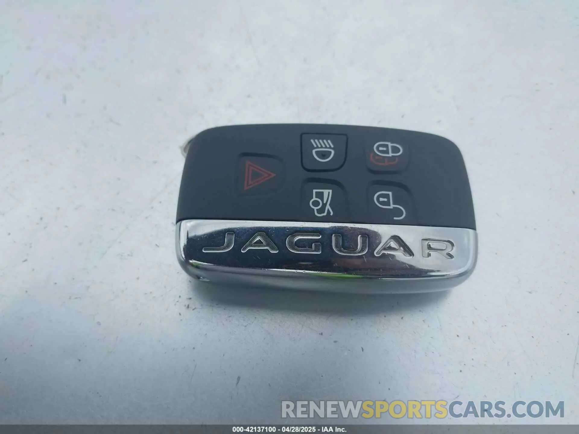 11 Фотография поврежденного автомобиля SAJWA1C70K8W18186 JAGUAR XJ 2019