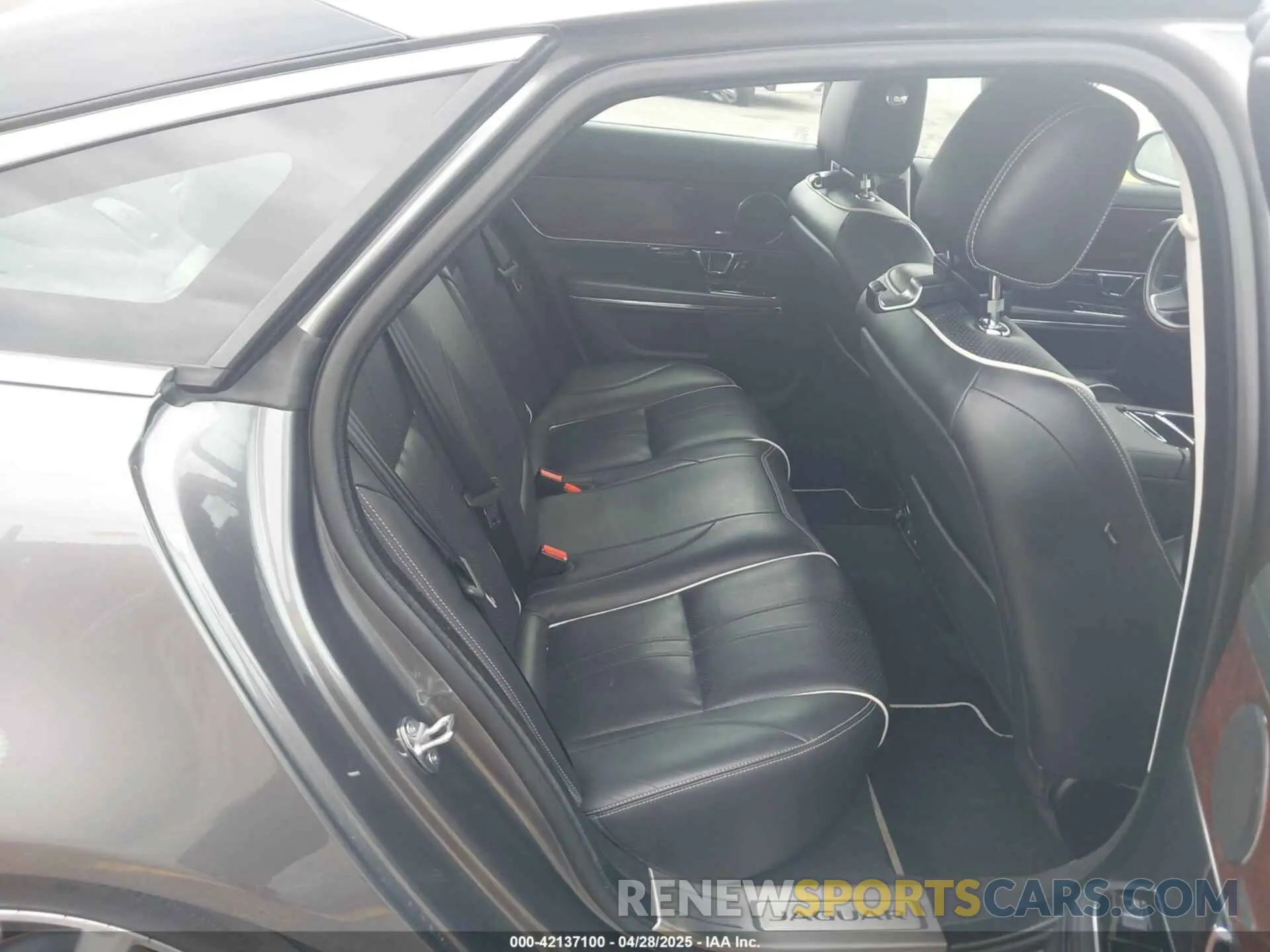 8 Фотография поврежденного автомобиля SAJWA1C70K8W18186 JAGUAR XJ 2019