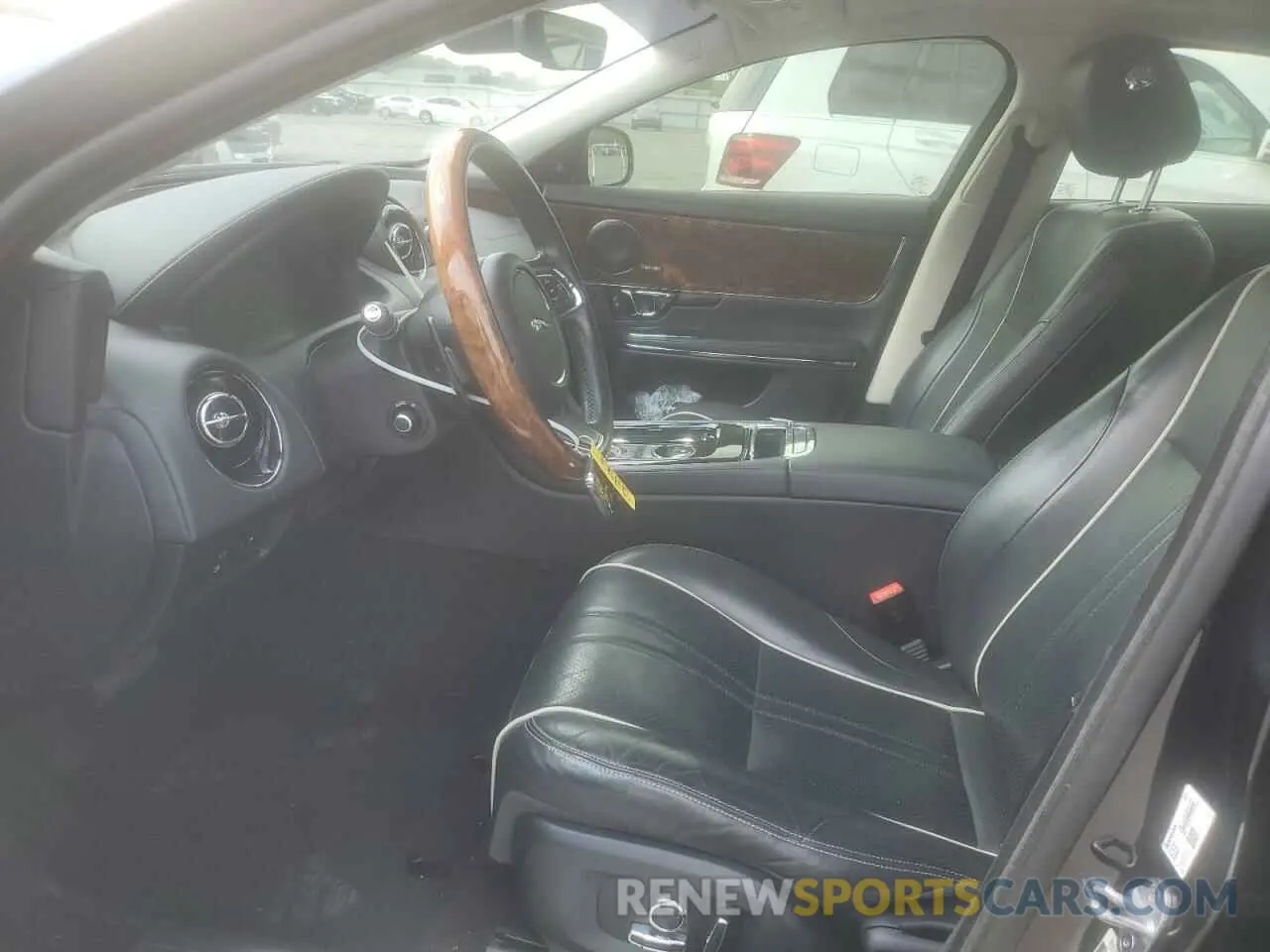 7 Photograph of a damaged car SAJWA1C78K8W18453 JAGUAR XJ 2019