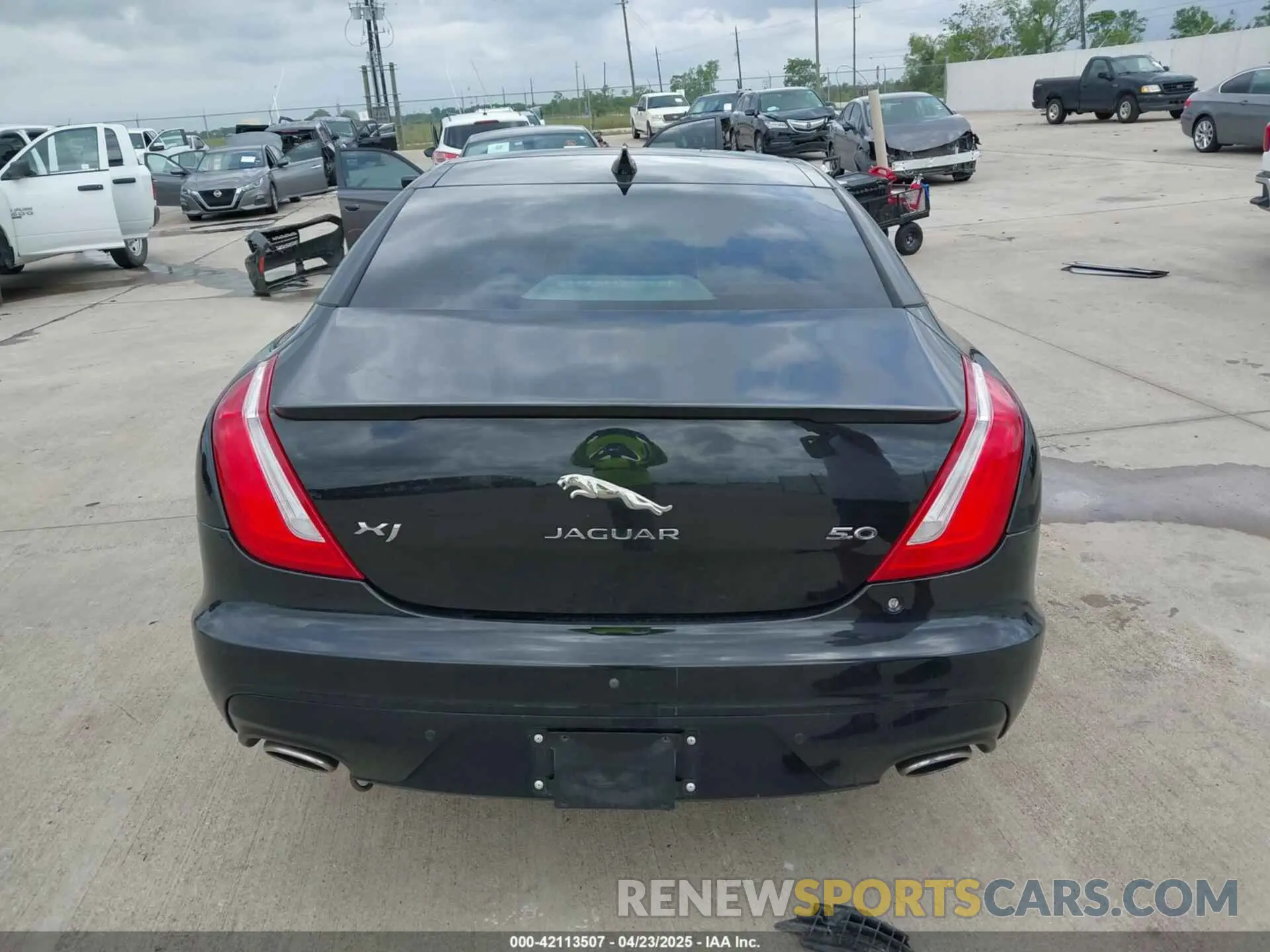 16 Фотография поврежденного автомобиля SAJWA1CEXKMW22140 JAGUAR XJ 2019