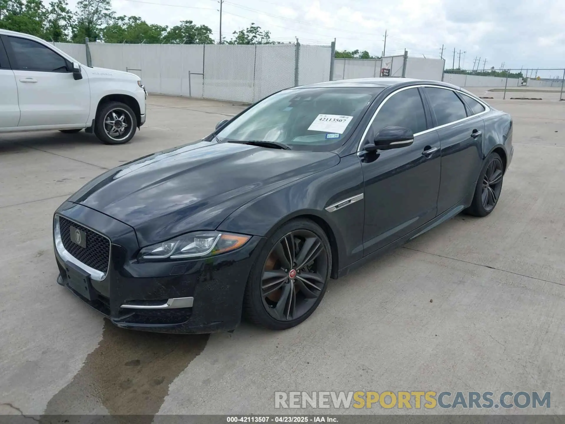 2 Фотография поврежденного автомобиля SAJWA1CEXKMW22140 JAGUAR XJ 2019