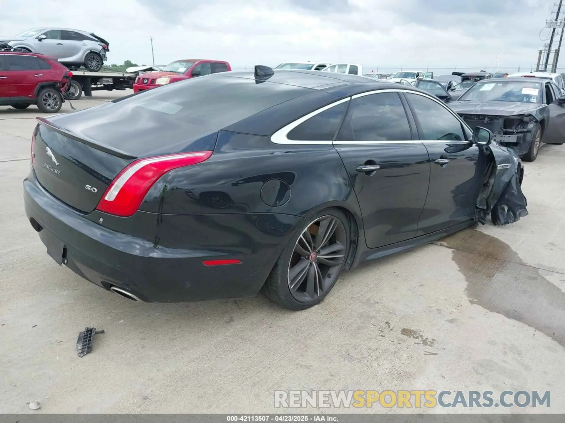 4 Фотография поврежденного автомобиля SAJWA1CEXKMW22140 JAGUAR XJ 2019