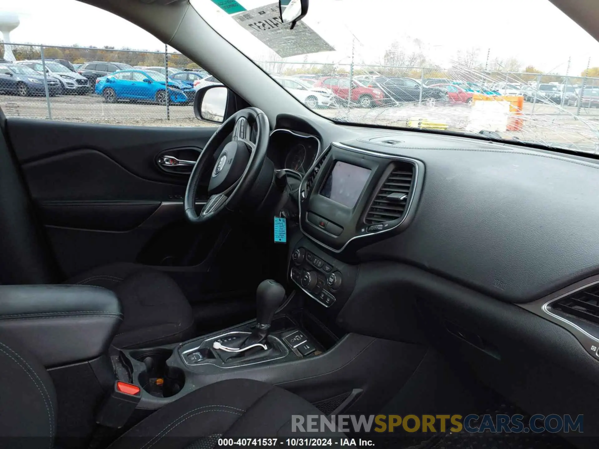 5 Фотография поврежденного автомобиля 1C4PJLCB0KD222477 JEEP CHEROKEE 2019