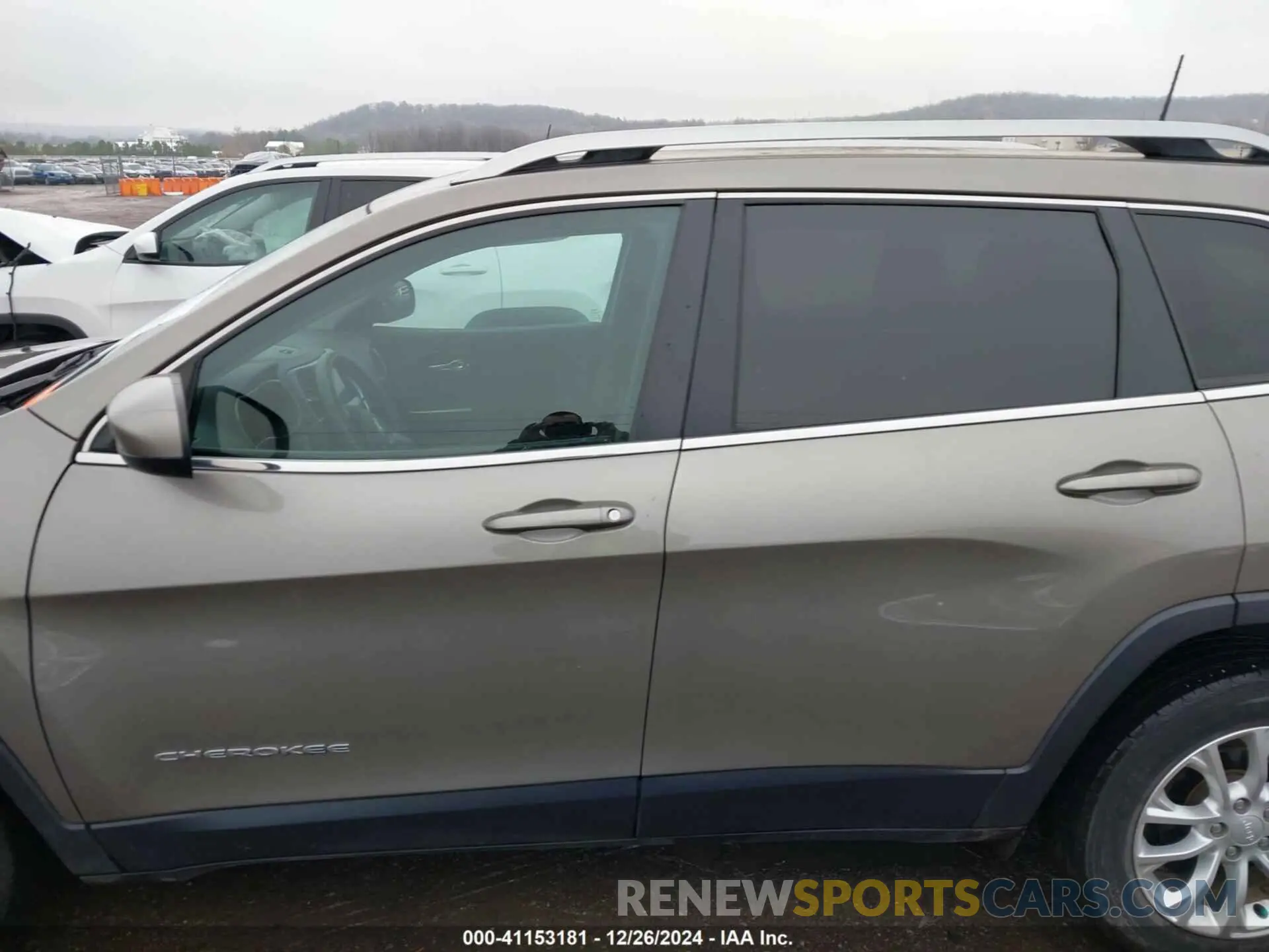 14 Фотография поврежденного автомобиля 1C4PJLCB0KD313331 JEEP CHEROKEE 2019
