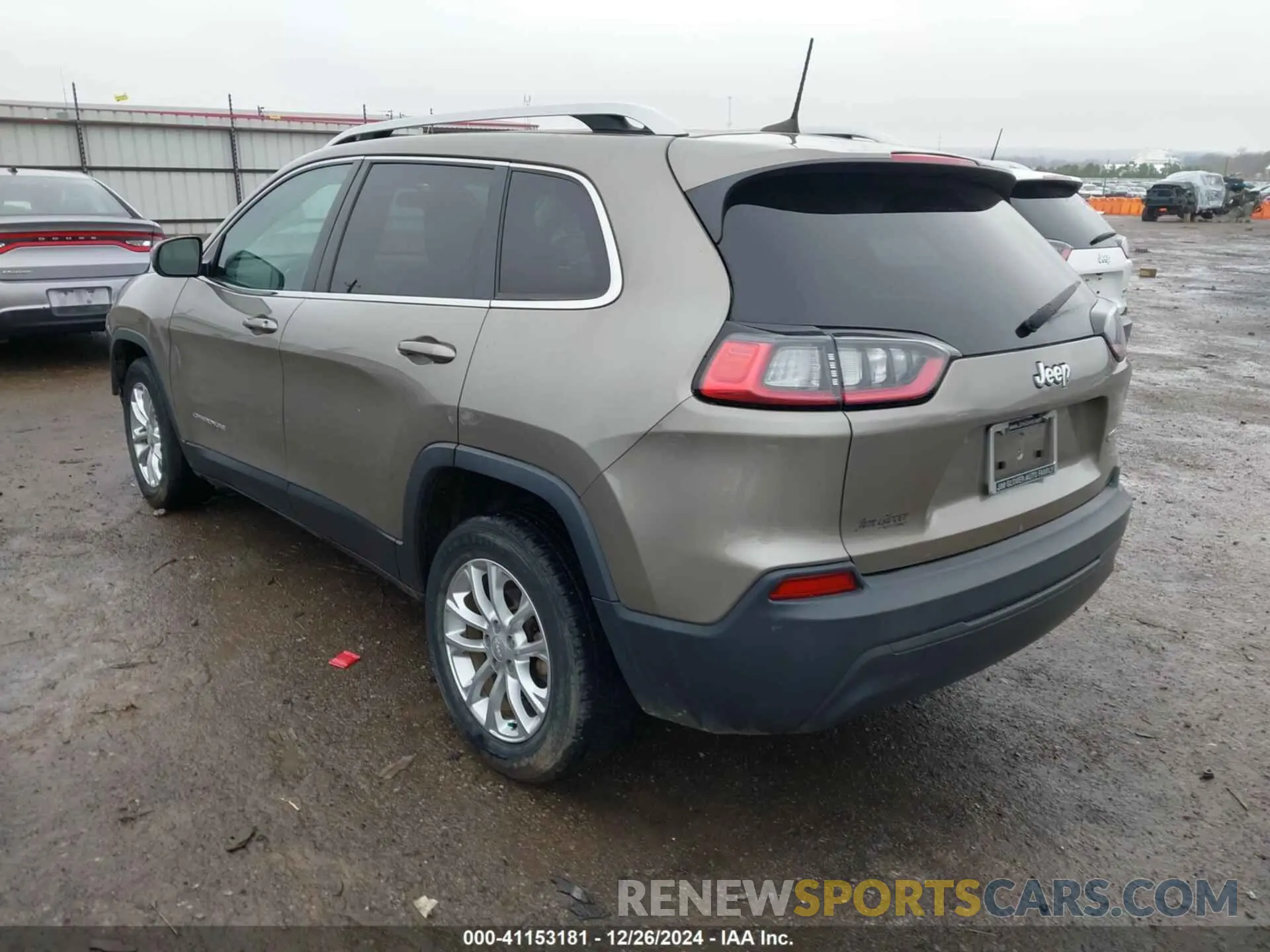 3 Фотография поврежденного автомобиля 1C4PJLCB0KD313331 JEEP CHEROKEE 2019