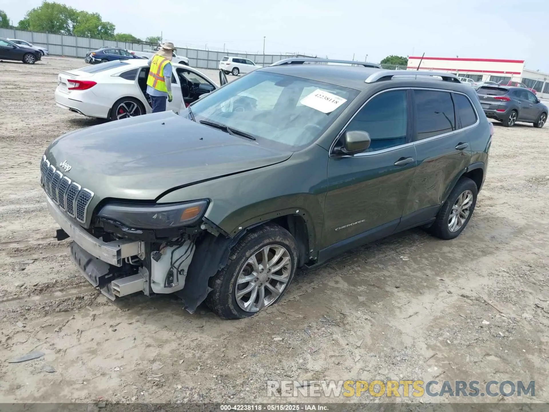 2 Фотография поврежденного автомобиля 1C4PJLCB0KD357703 JEEP CHEROKEE 2019