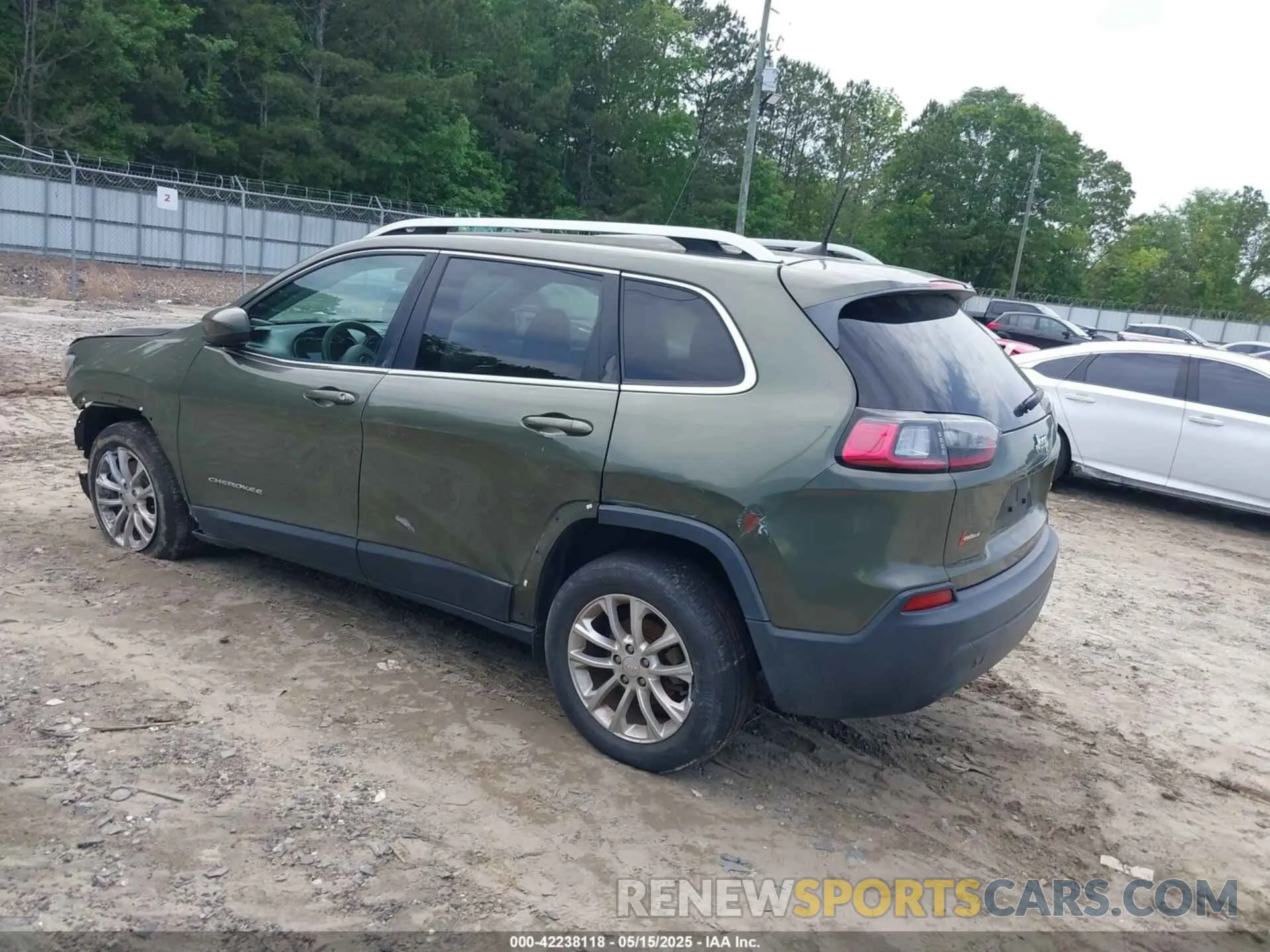 3 Фотография поврежденного автомобиля 1C4PJLCB0KD357703 JEEP CHEROKEE 2019