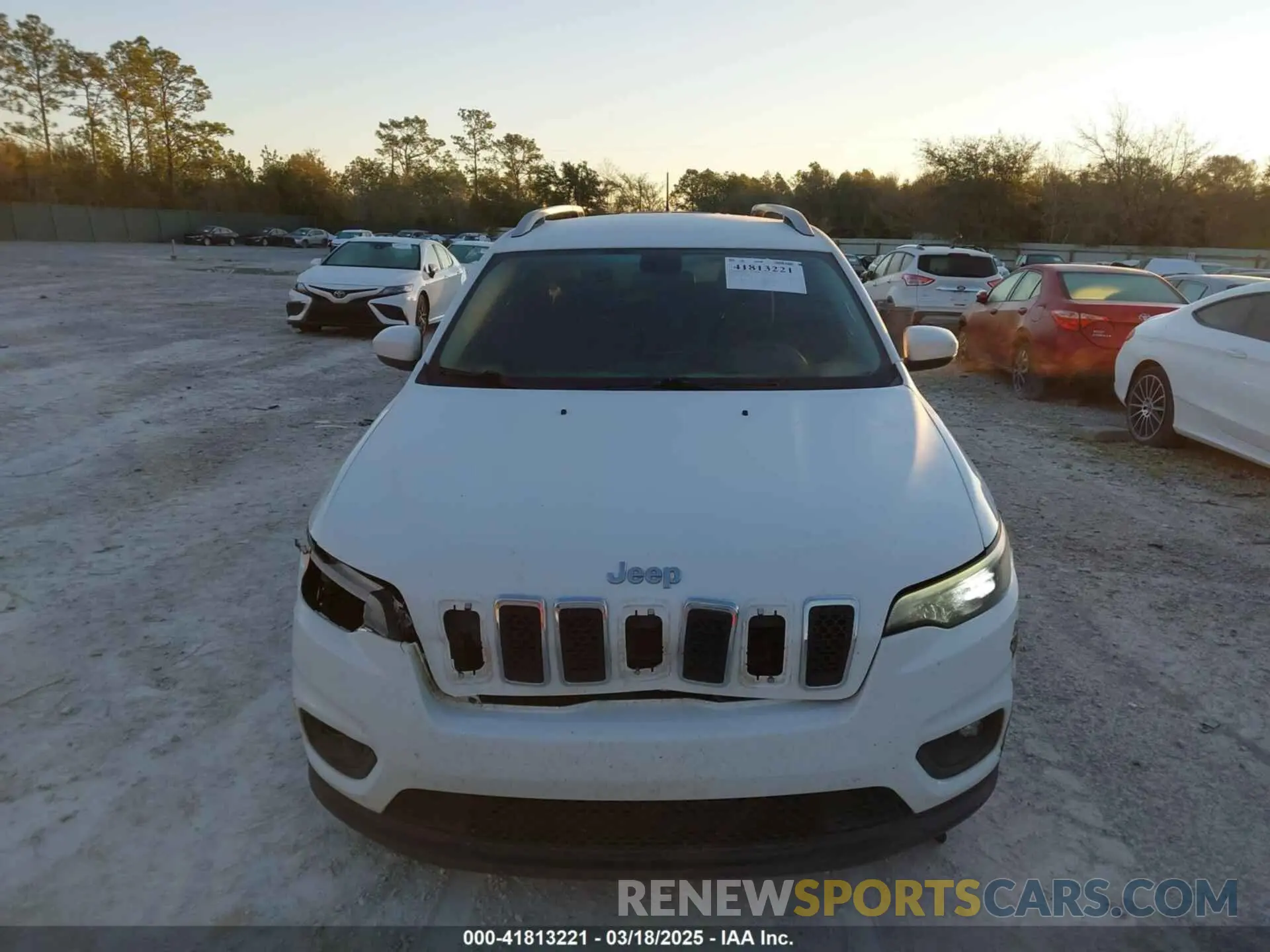 12 Фотография поврежденного автомобиля 1C4PJLCB1KD128463 JEEP CHEROKEE 2019