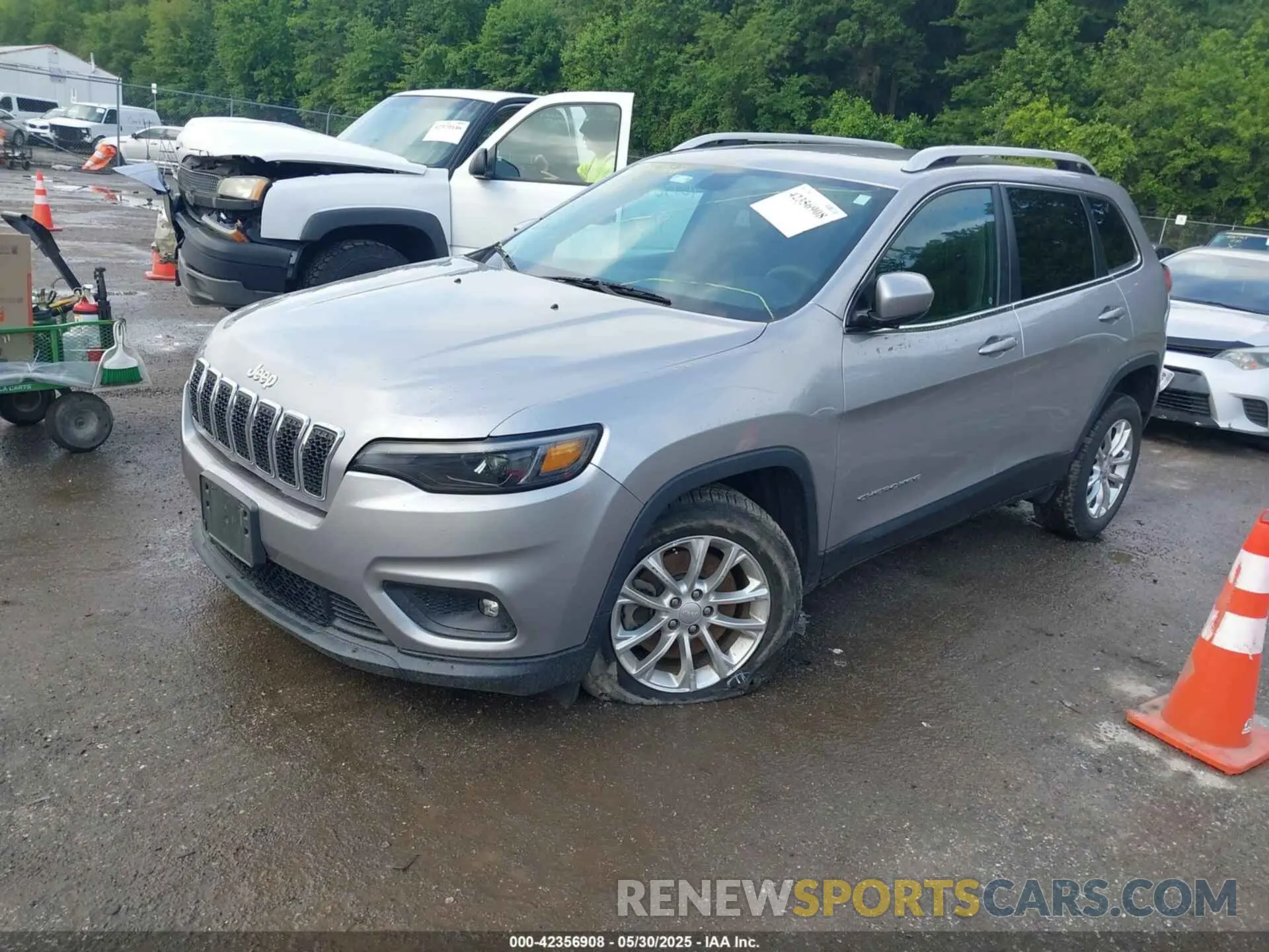 2 Фотография поврежденного автомобиля 1C4PJLCB1KD164721 JEEP CHEROKEE 2019