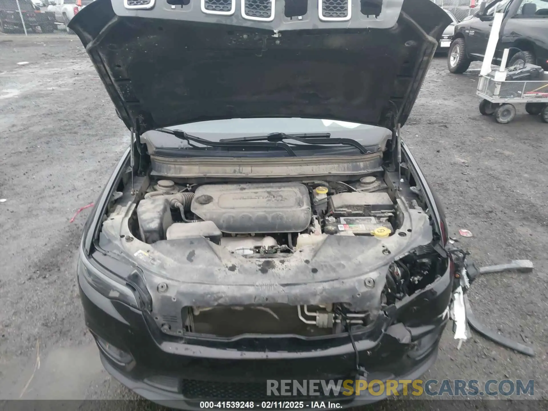 10 Photograph of a damaged car 1C4PJLCB1KD339906 JEEP CHEROKEE 2019
