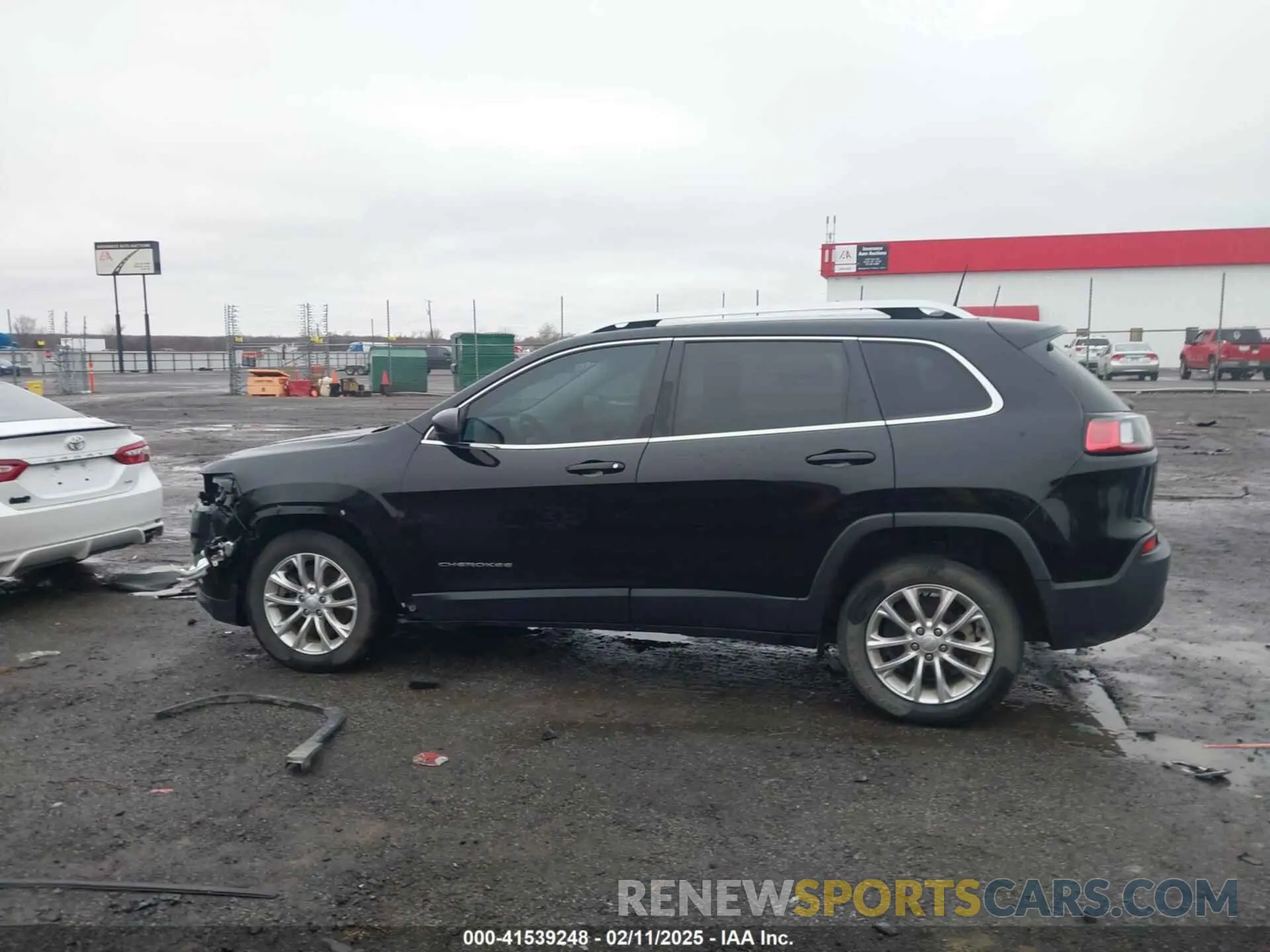 15 Photograph of a damaged car 1C4PJLCB1KD339906 JEEP CHEROKEE 2019