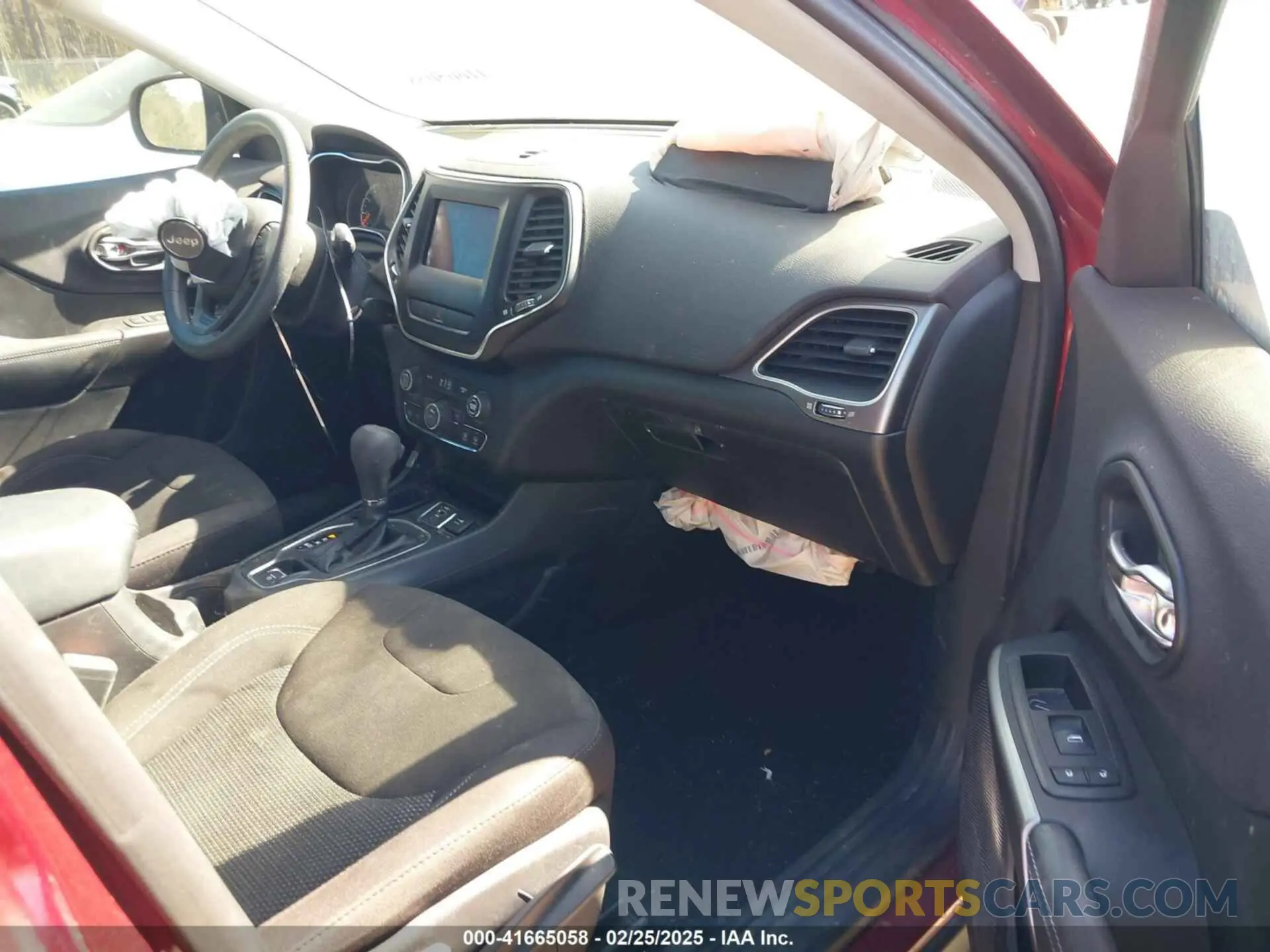 5 Фотография поврежденного автомобиля 1C4PJLCB1KD406245 JEEP CHEROKEE 2019