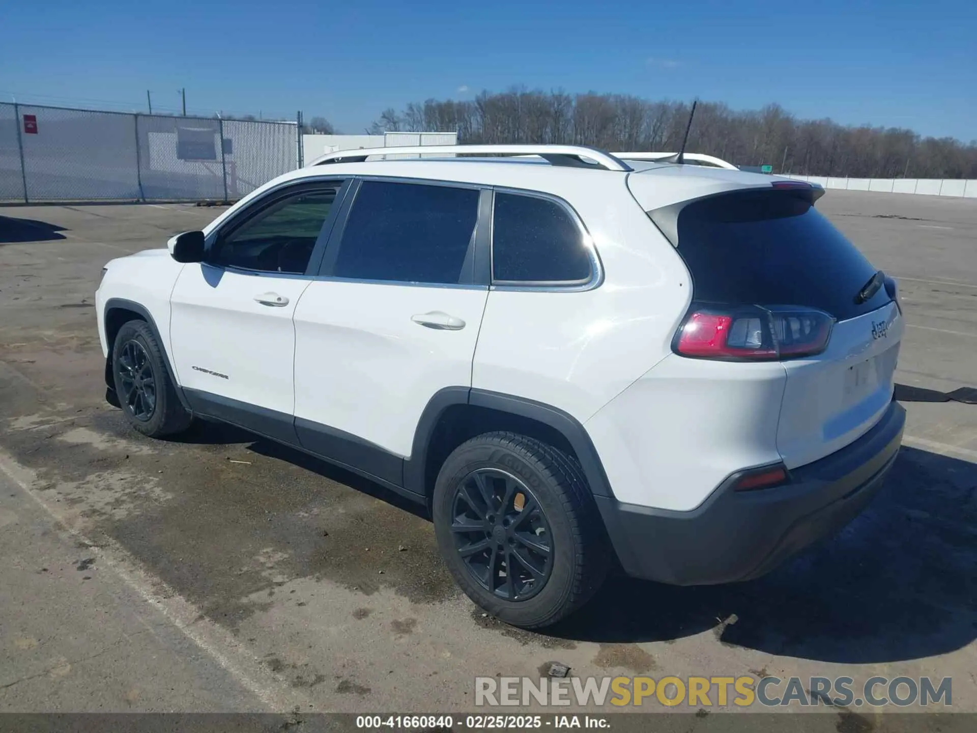 3 Фотография поврежденного автомобиля 1C4PJLCB1KD439150 JEEP CHEROKEE 2019