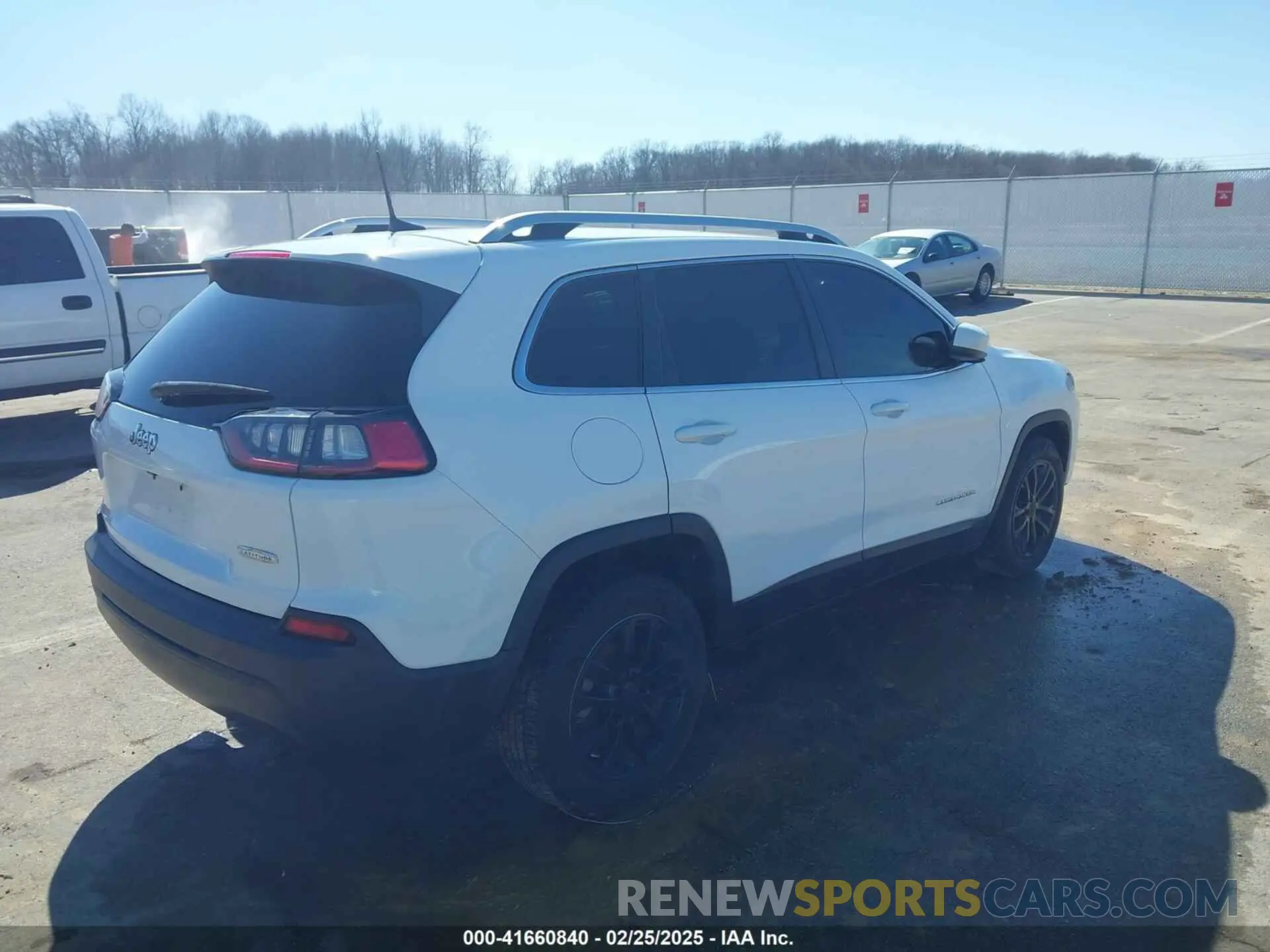 4 Фотография поврежденного автомобиля 1C4PJLCB1KD439150 JEEP CHEROKEE 2019